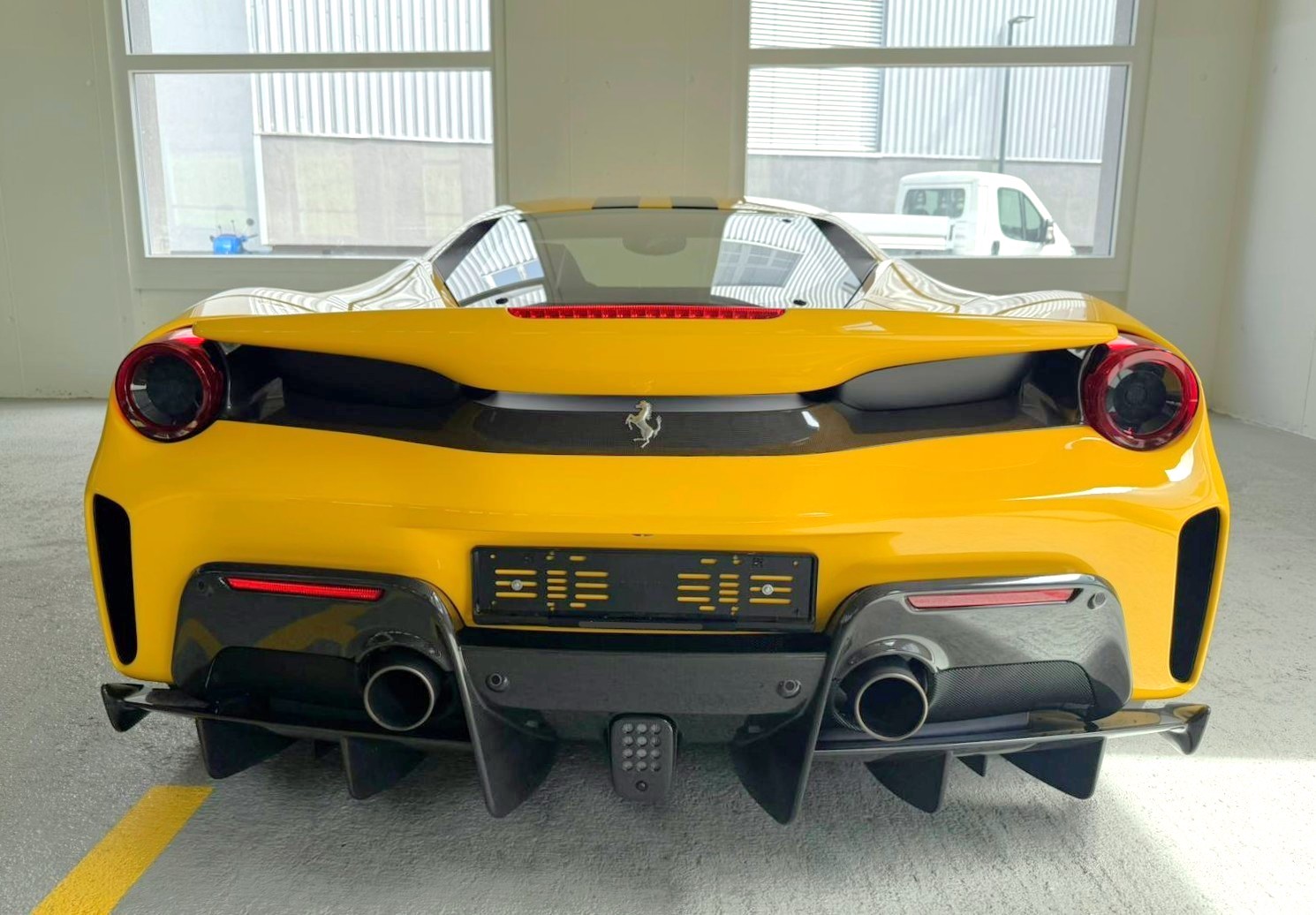 FERRARI 488 Pista 3.9 V8-image-4