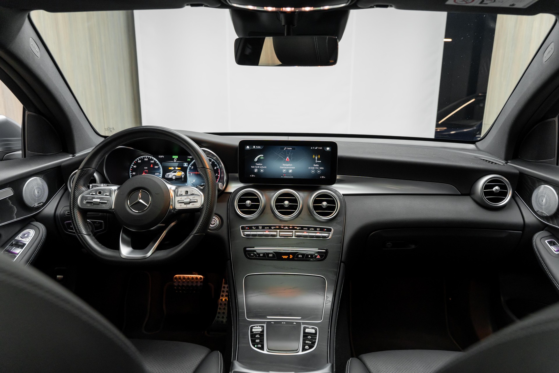 MERCEDES-BENZ GLC Coupé 300 AMG Line 4Matic 9G-Tronic-image-2