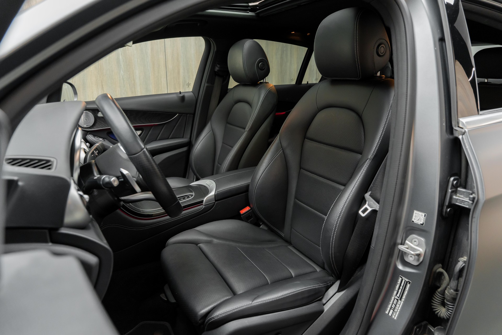 MERCEDES-BENZ GLC Coupé 300 AMG Line 4Matic 9G-Tronic-image-5