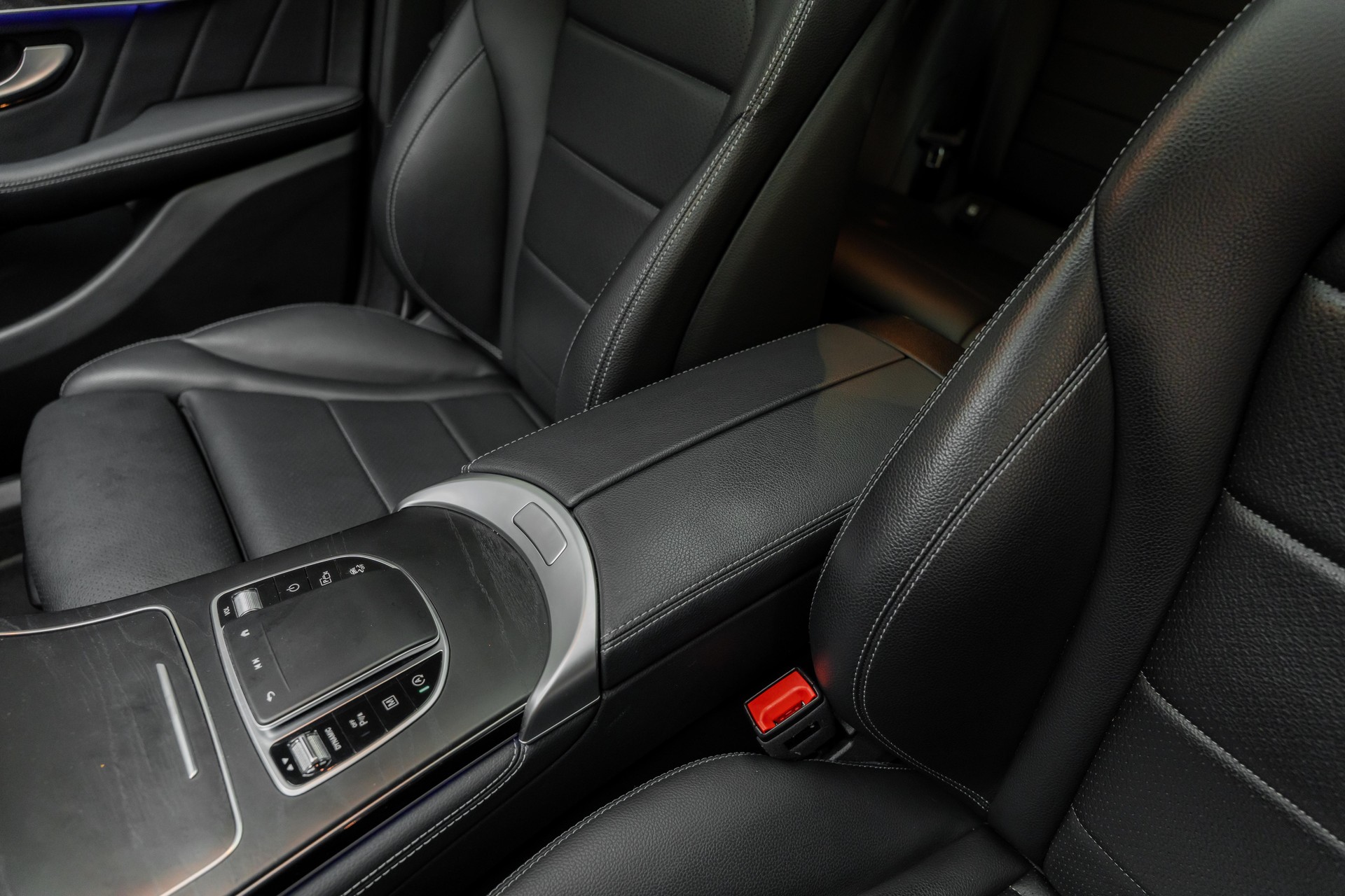 MERCEDES-BENZ GLC Coupé 300 AMG Line 4Matic 9G-Tronic-image-15