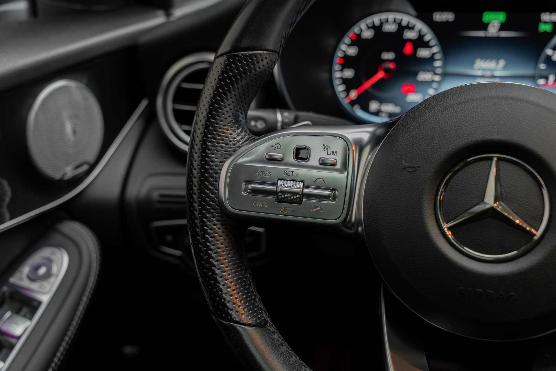 MERCEDES-BENZ GLC Coupé 300 AMG Line 4Matic 9G-Tronic-image-19