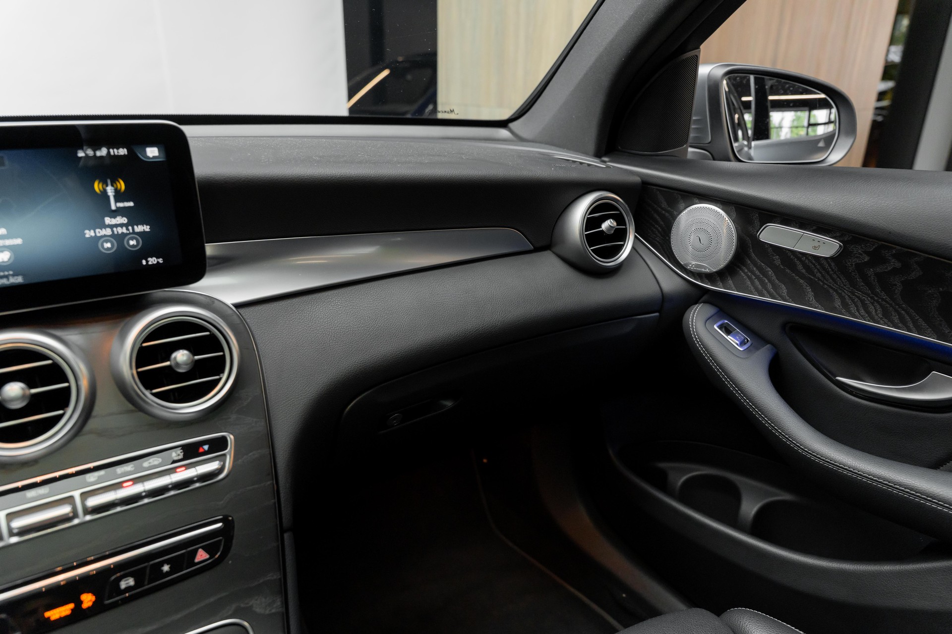 MERCEDES-BENZ GLC Coupé 300 AMG Line 4Matic 9G-Tronic-image-16