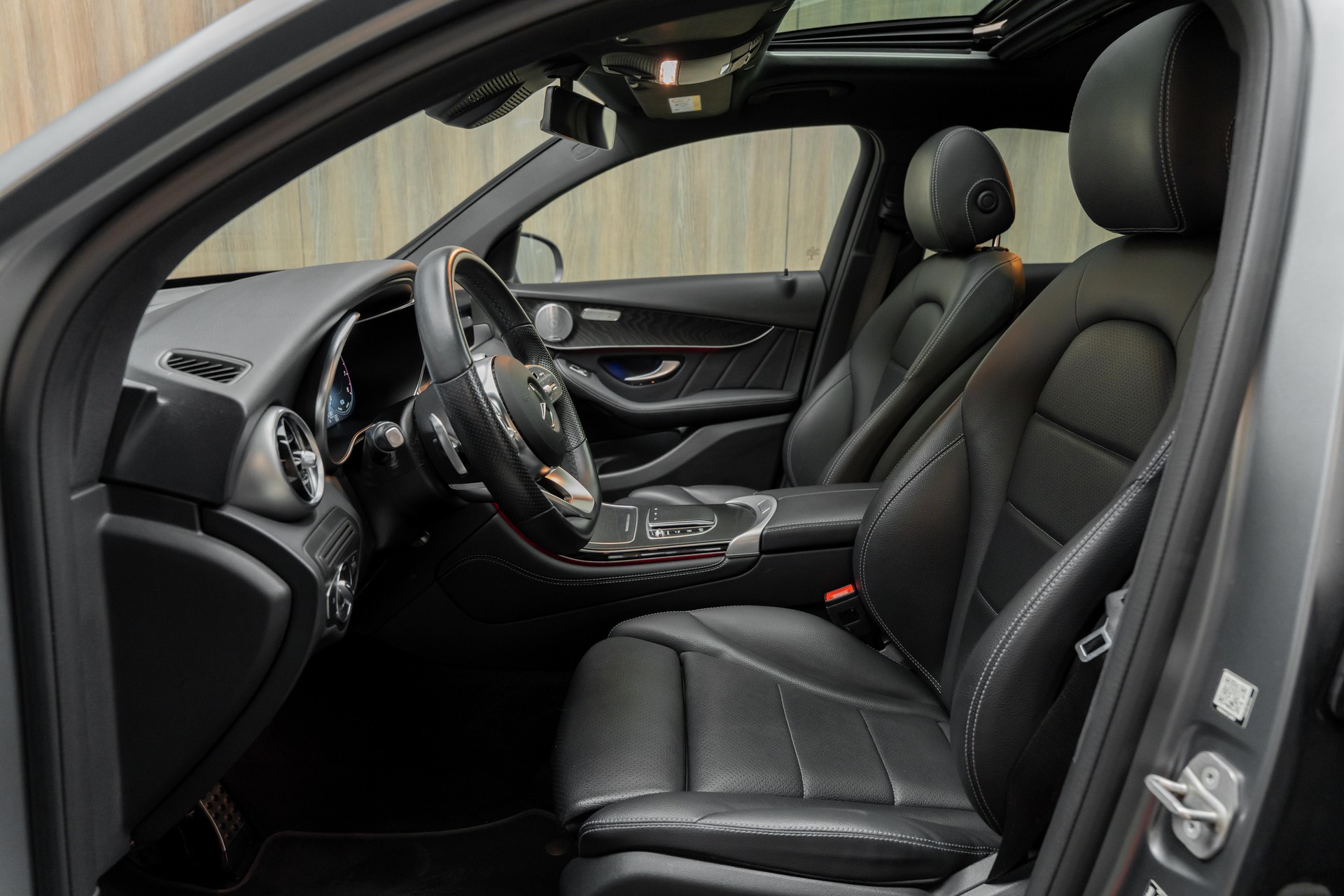 MERCEDES-BENZ GLC Coupé 300 AMG Line 4Matic 9G-Tronic-image-4