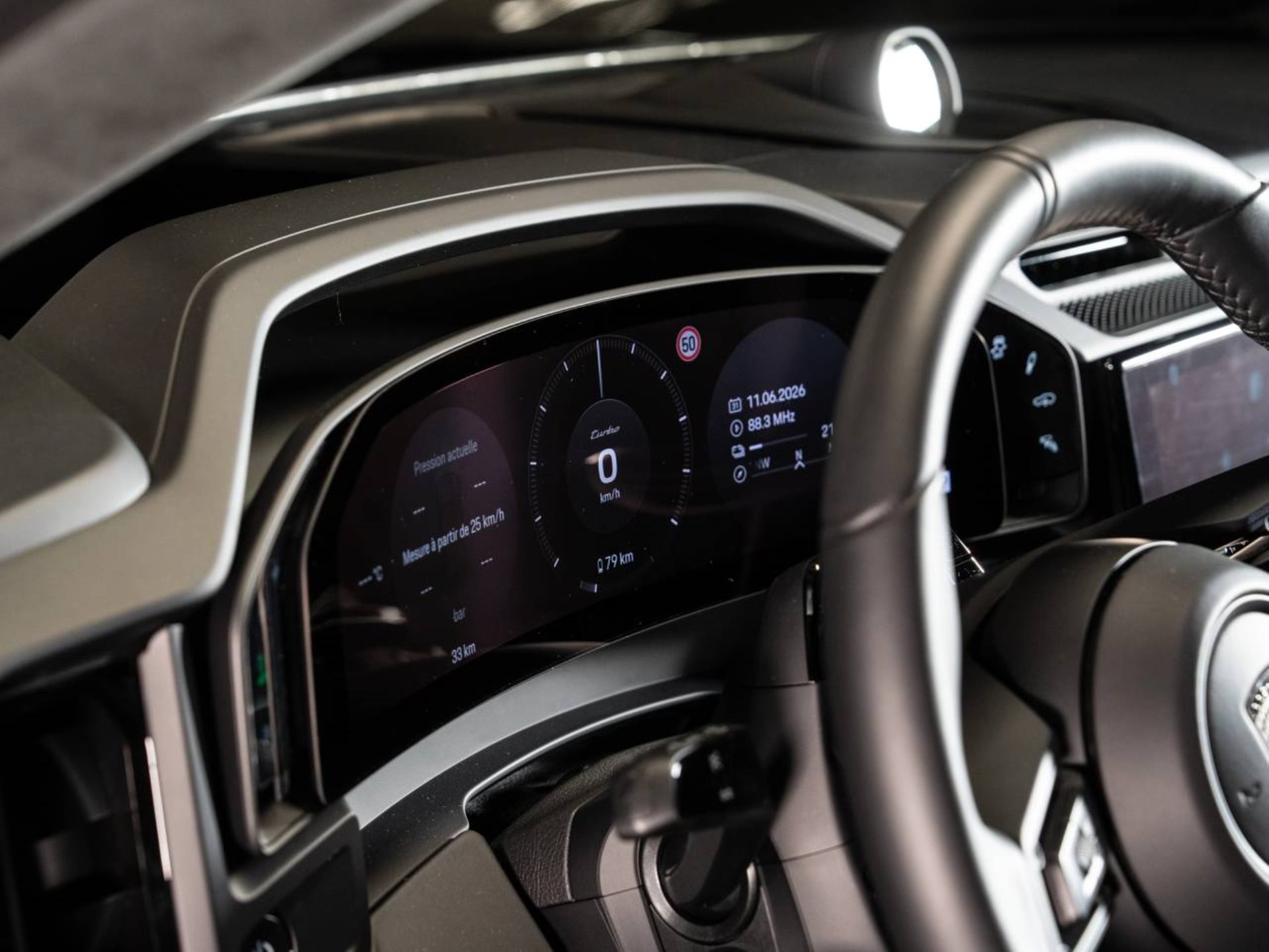 PORSCHE Cayenne Turbo Electric-image-11