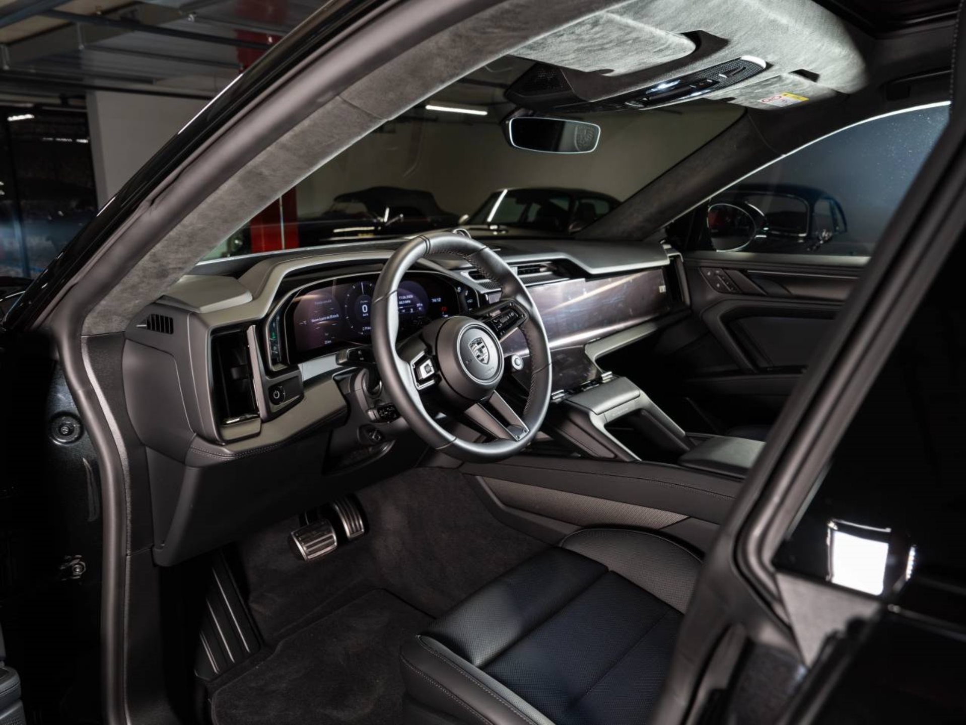 PORSCHE Cayenne Turbo Electric-image-3