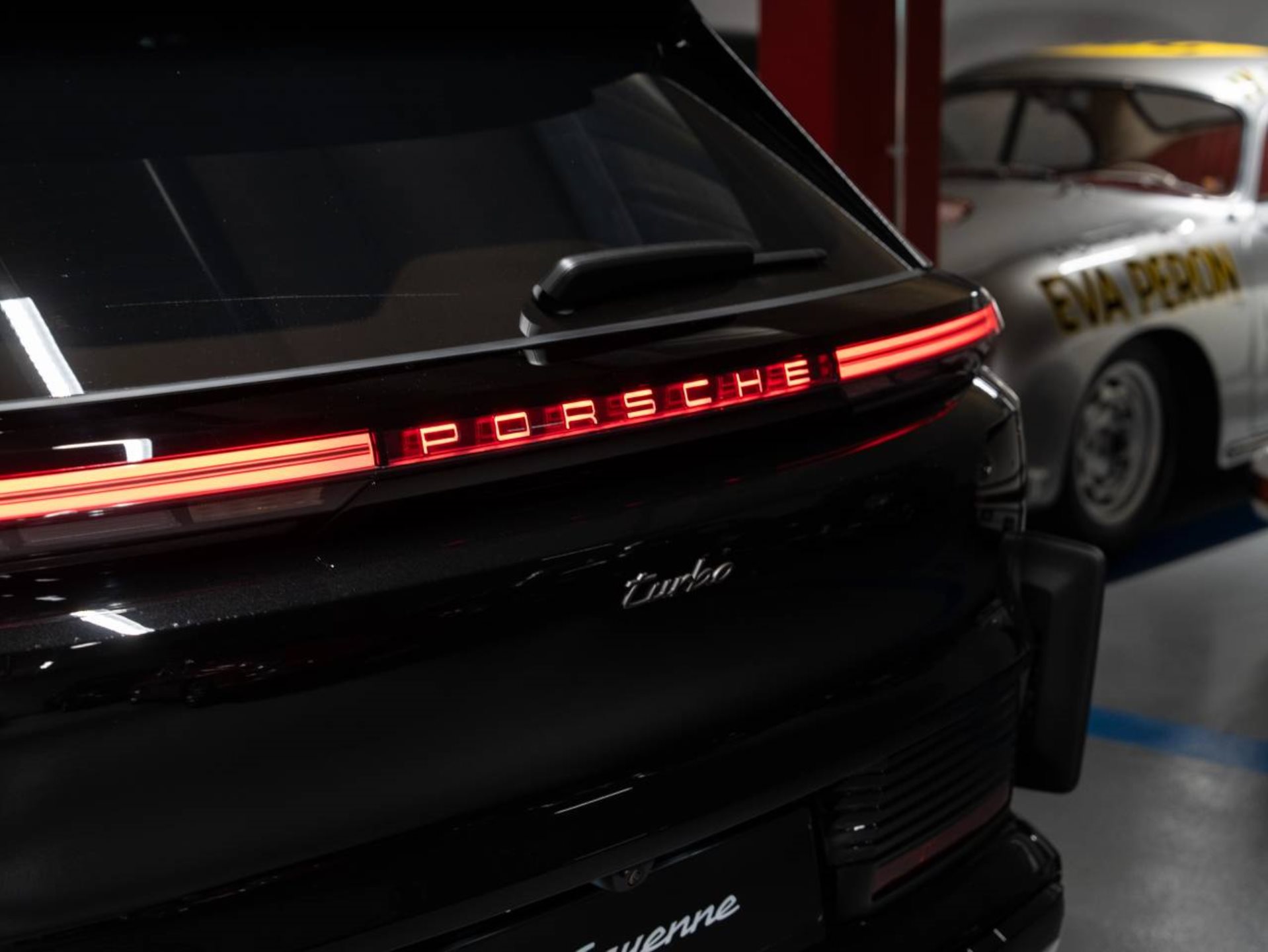 PORSCHE Cayenne Turbo Electric-image-23