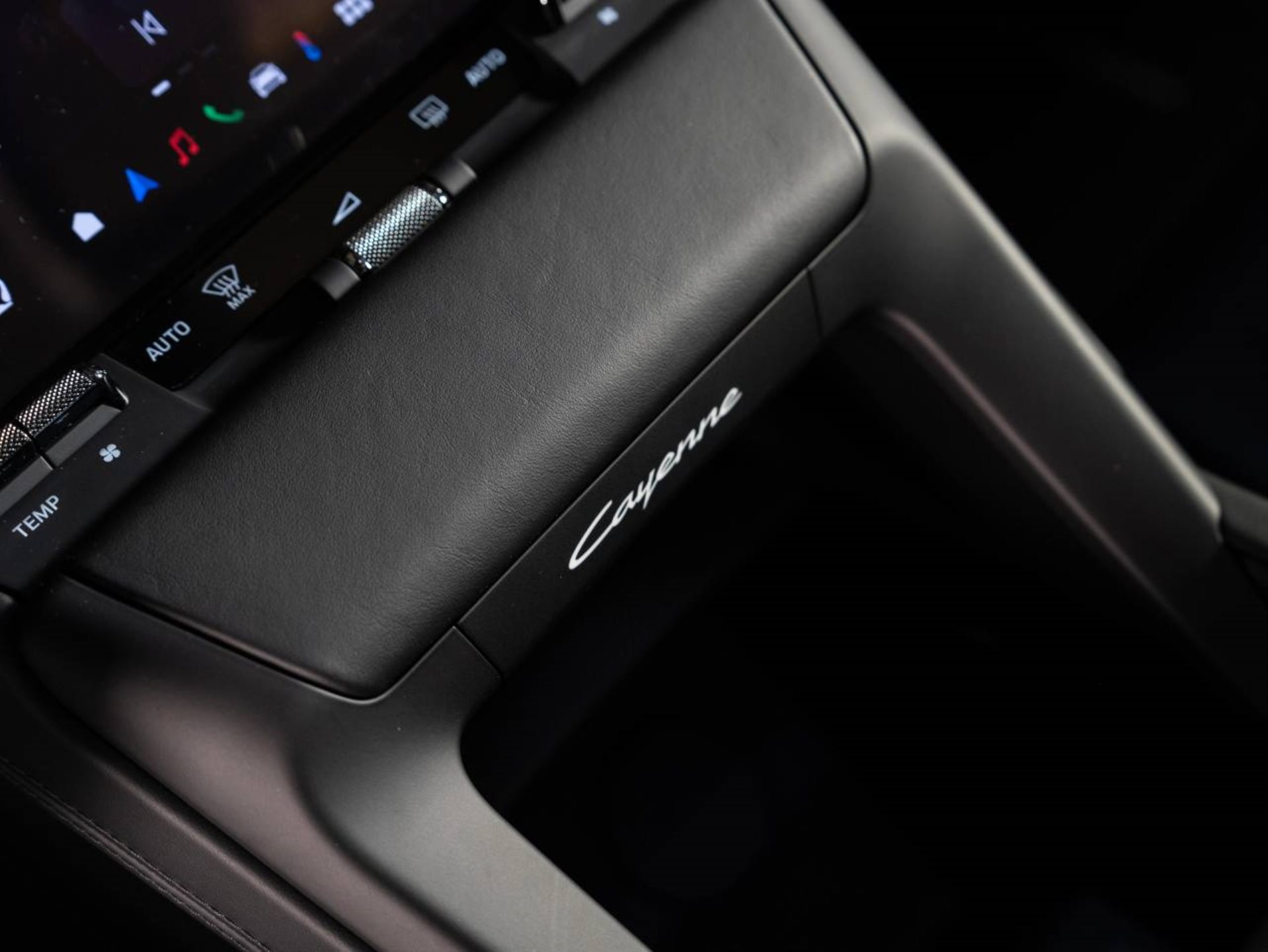PORSCHE Cayenne Turbo Electric-image-13