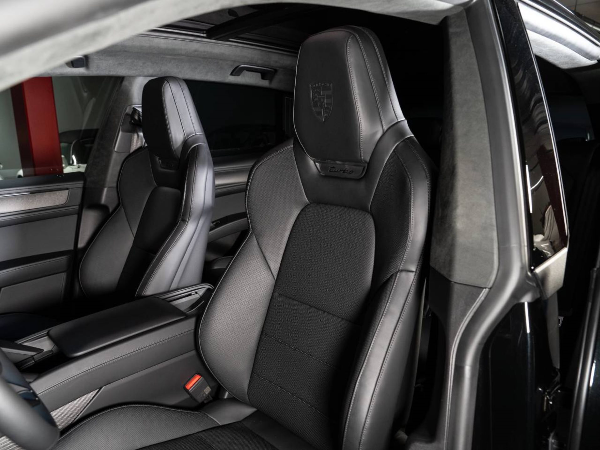 PORSCHE Cayenne Turbo Electric-image-4