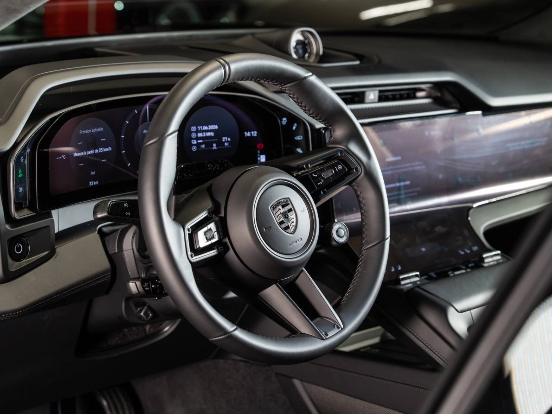 PORSCHE Cayenne Turbo Electric-image-8