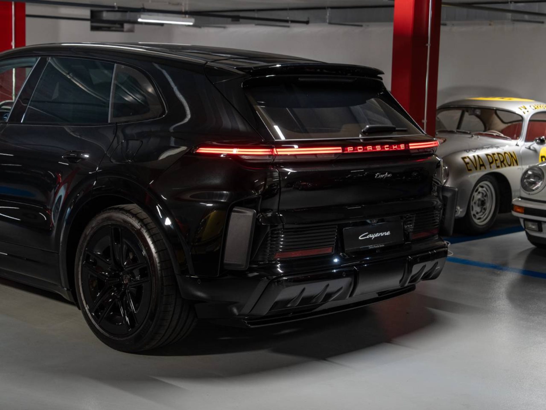 PORSCHE Cayenne Turbo Electric-image-24