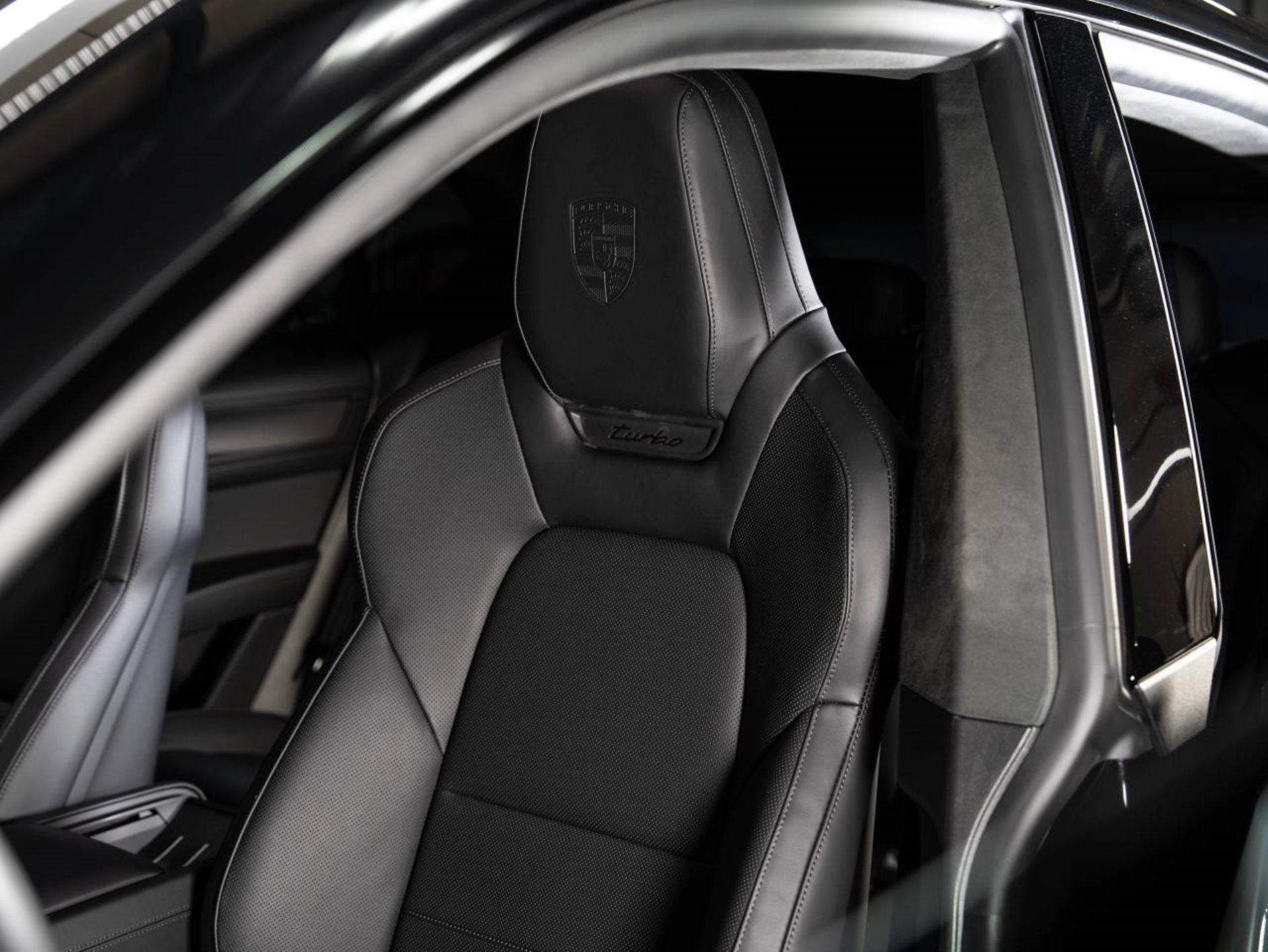 PORSCHE Cayenne Turbo Electric-image-16