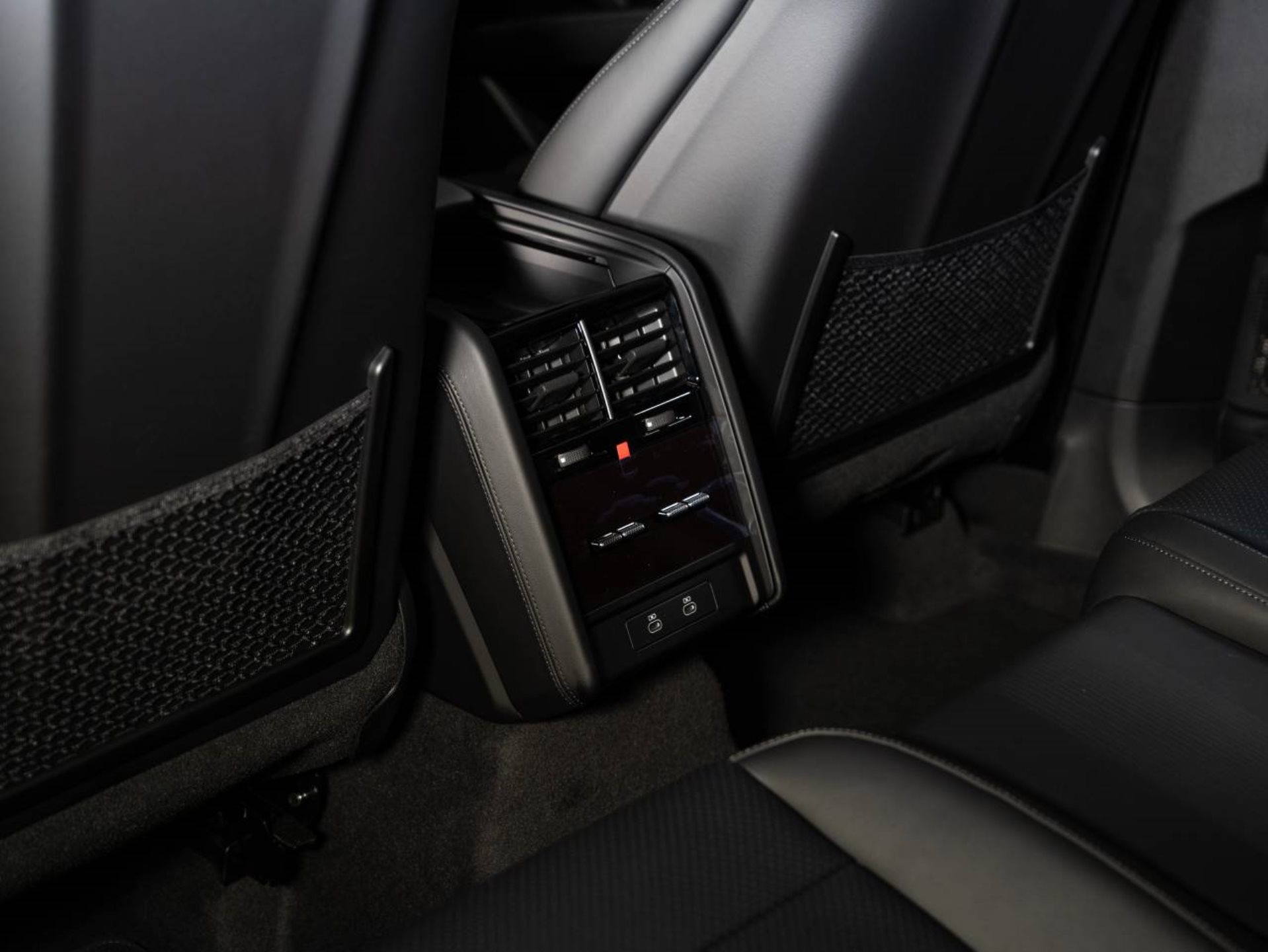 PORSCHE Cayenne Turbo Electric-image-21