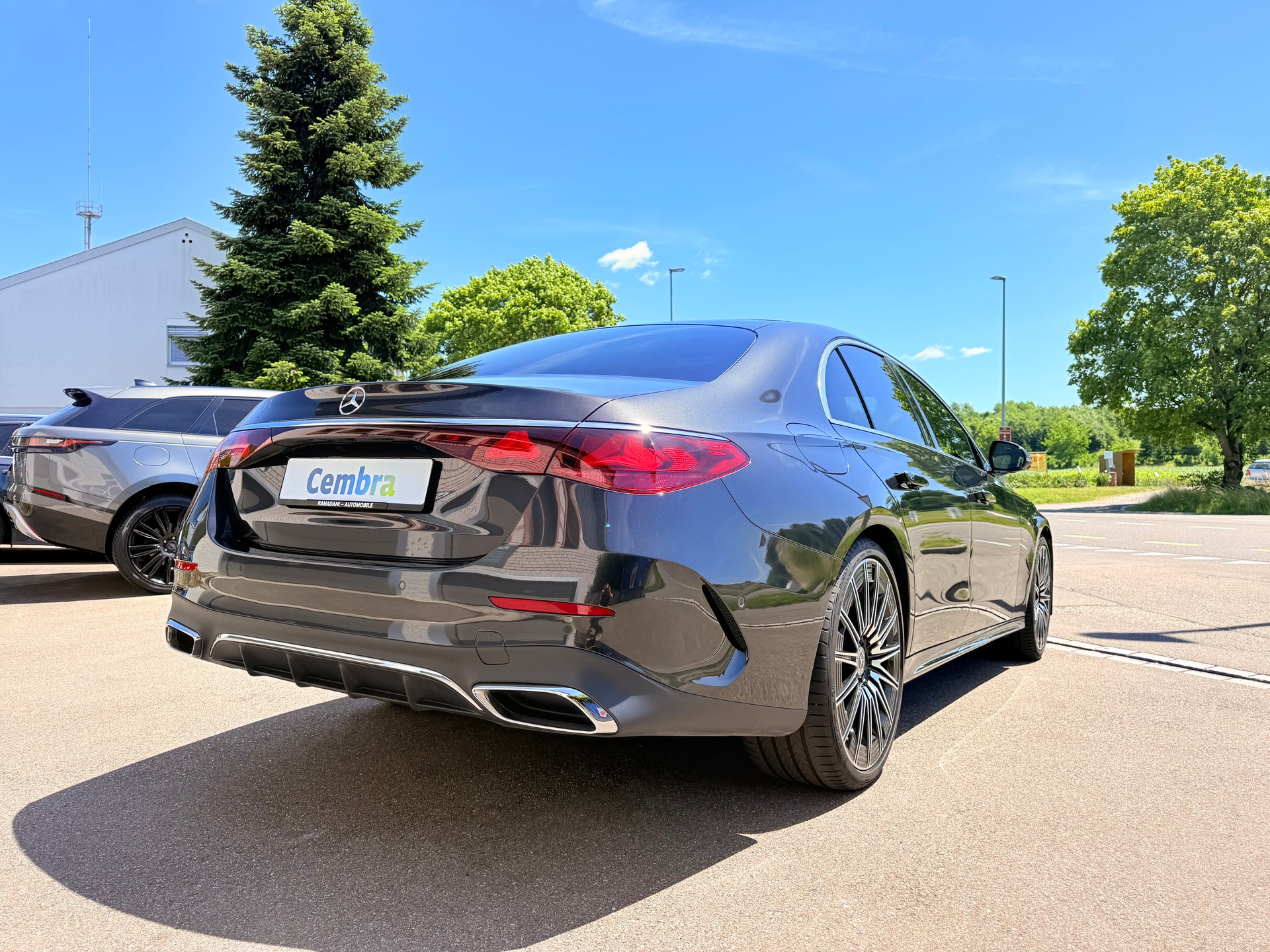 MERCEDES-BENZ E 220 d 4Matic AMG-Line 9G-Tronic-image-2