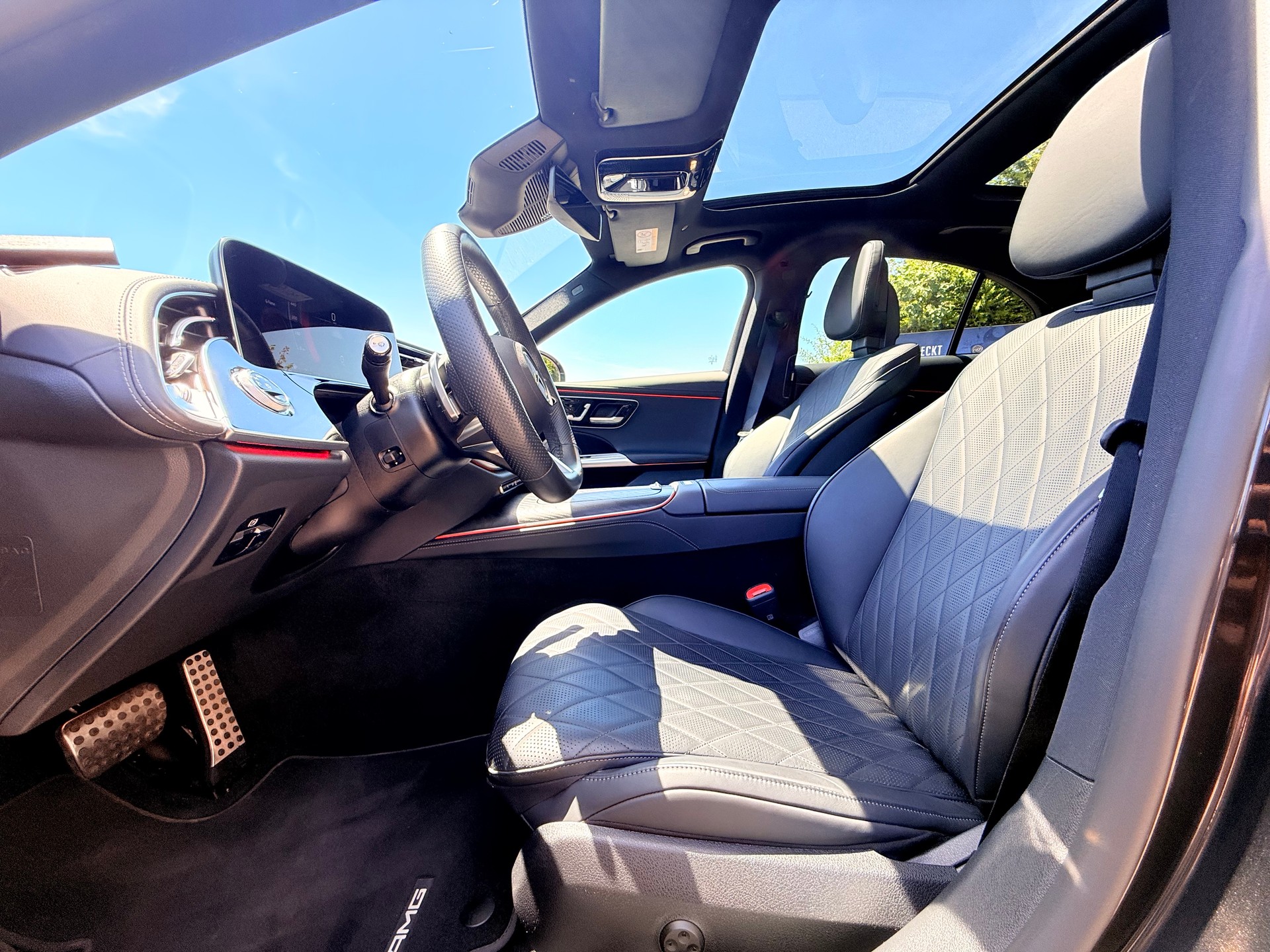 MERCEDES-BENZ E 220 d 4Matic AMG-Line 9G-Tronic-image-10