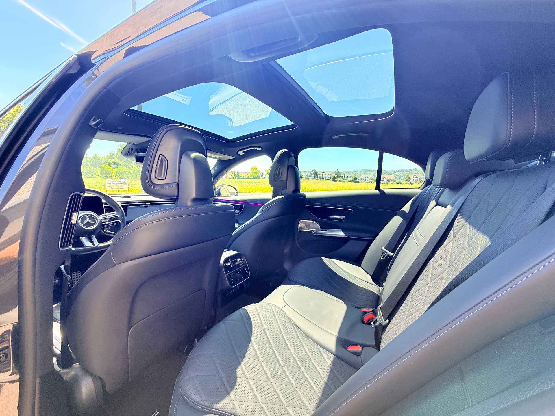 MERCEDES-BENZ E 220 d 4Matic AMG-Line 9G-Tronic-image-5
