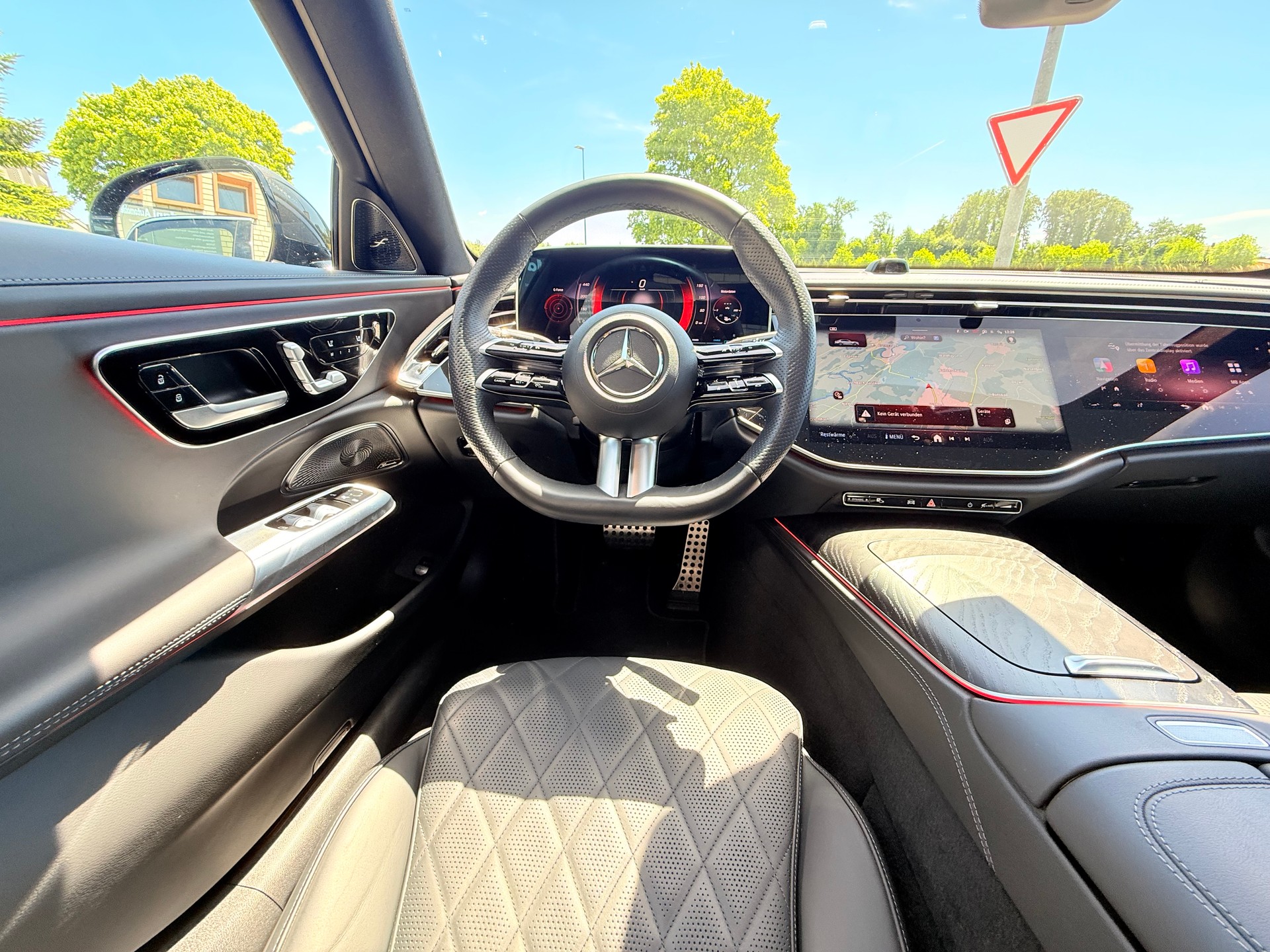 MERCEDES-BENZ E 220 d 4Matic AMG-Line 9G-Tronic-image-7
