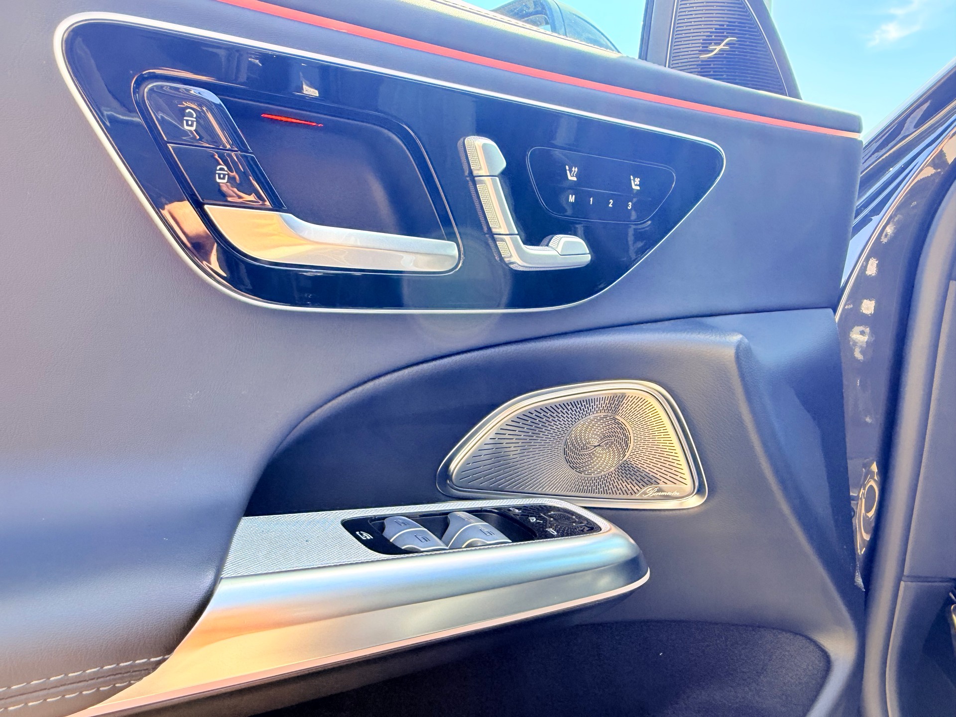 MERCEDES-BENZ E 220 d 4Matic AMG-Line 9G-Tronic-image-11