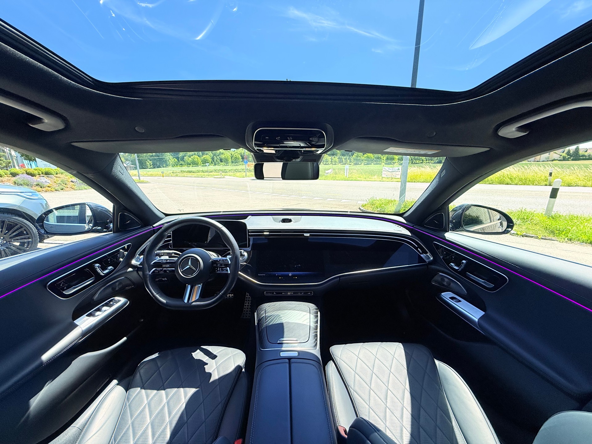 MERCEDES-BENZ E 220 d 4Matic AMG-Line 9G-Tronic-image-6