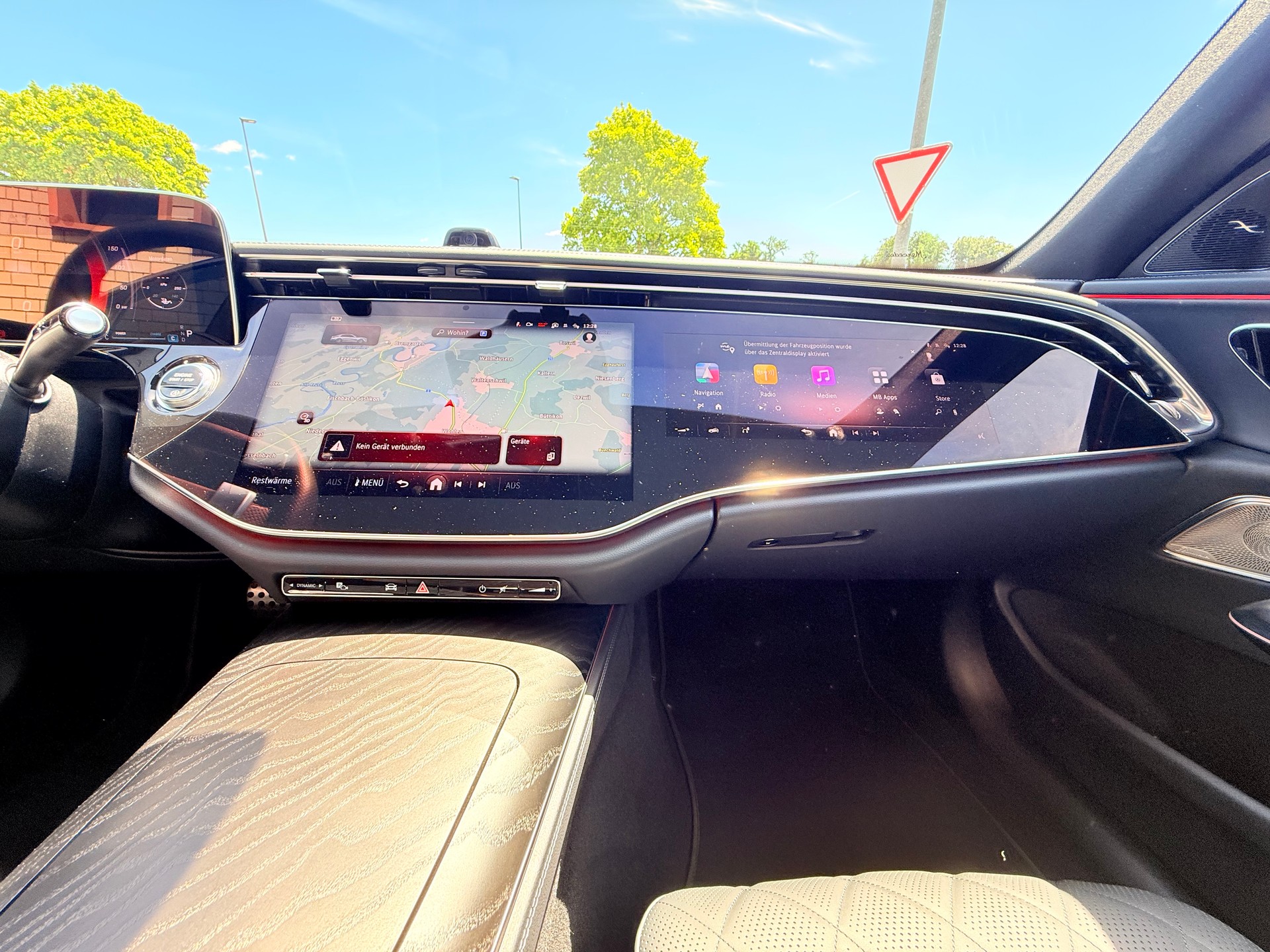 MERCEDES-BENZ E 220 d 4Matic AMG-Line 9G-Tronic-image-8