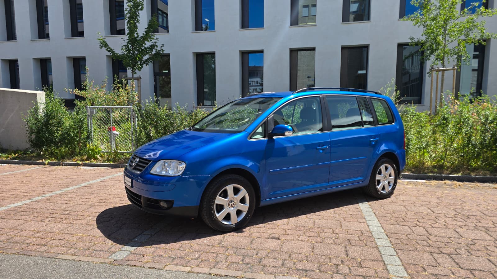 VW Touran 2.0 TDI Highline |Frisch ab MFK und Service|Xenon|Standheizung| Navi |Kühlschrank|Temomat-image-0