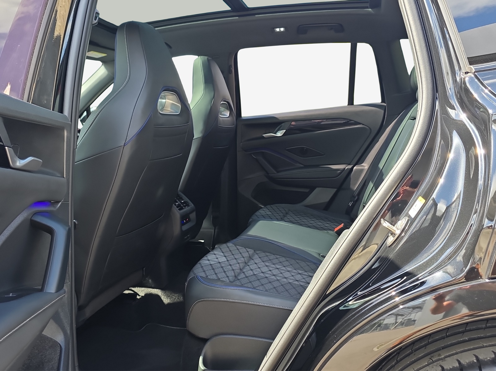 VW Tiguan 2.0 TSI DSG R-Line 4Motion-image-11