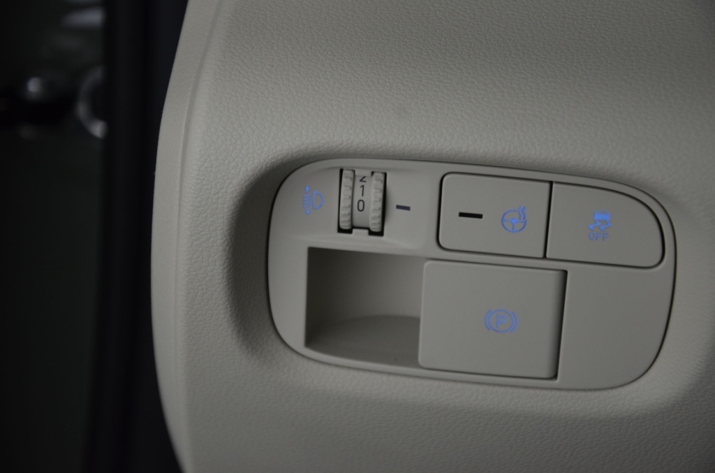 HYUNDAI Inster 49kWh Luxury-image-19
