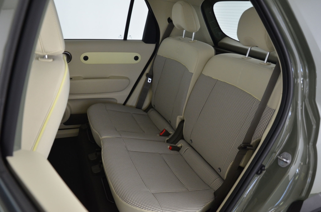 HYUNDAI Inster 49kWh Luxury-image-13