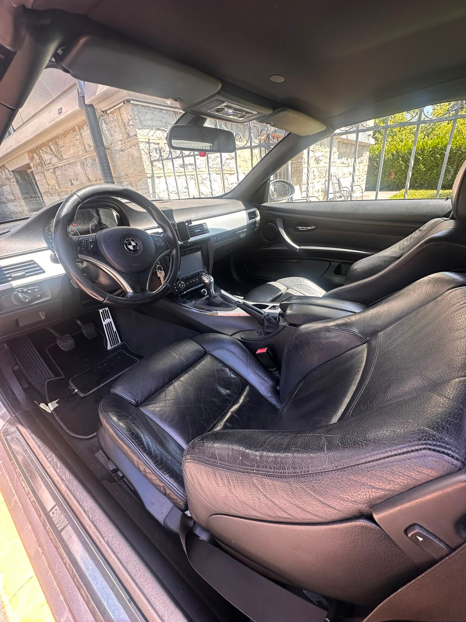 BMW 320i Cabriolet-image-6