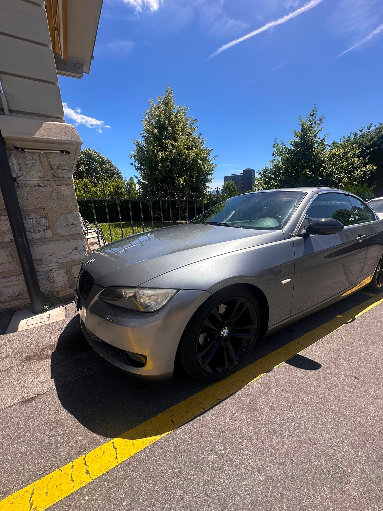 BMW 320i Cabriolet-image-7