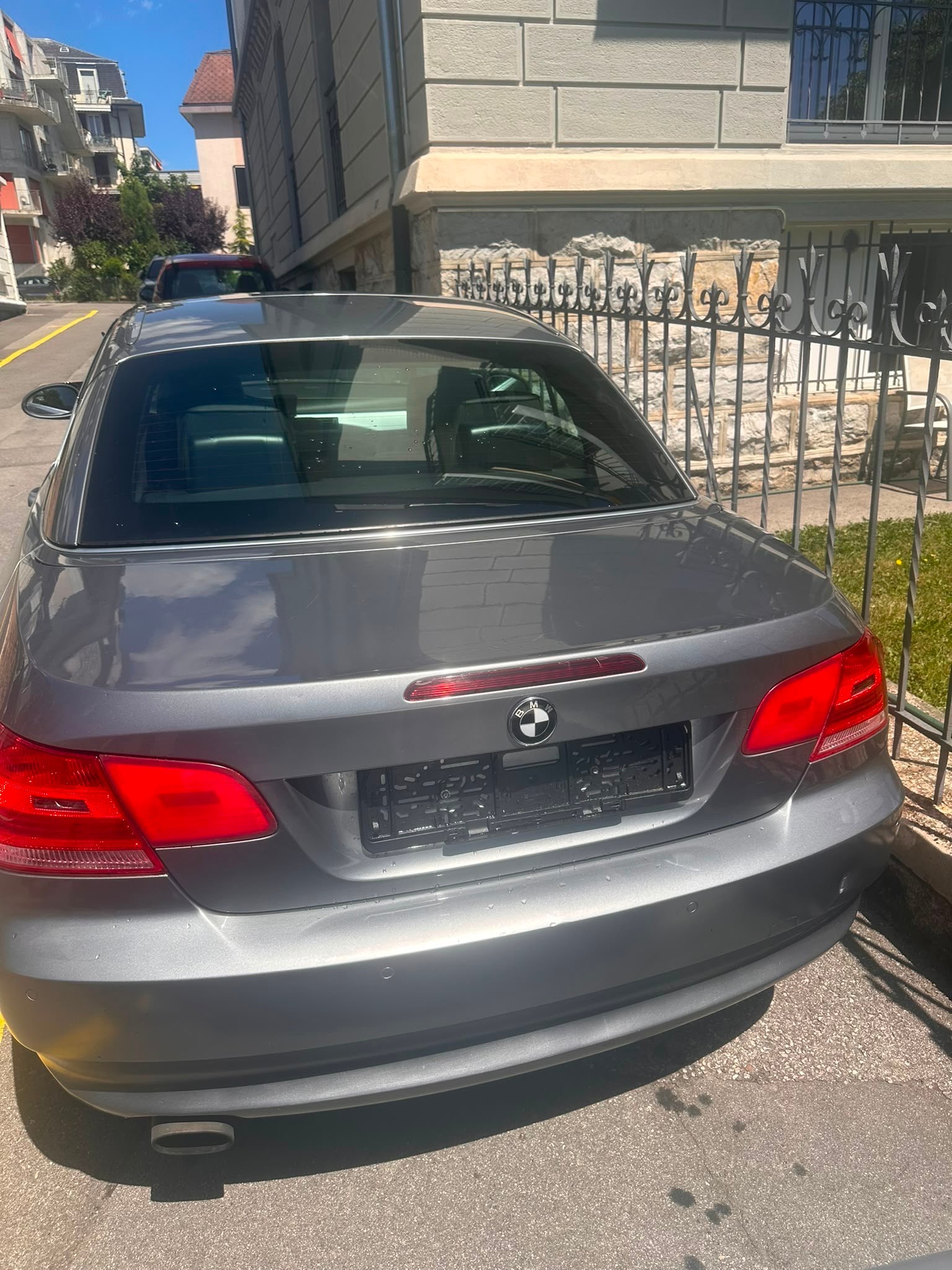 BMW 320i Cabriolet-image-4