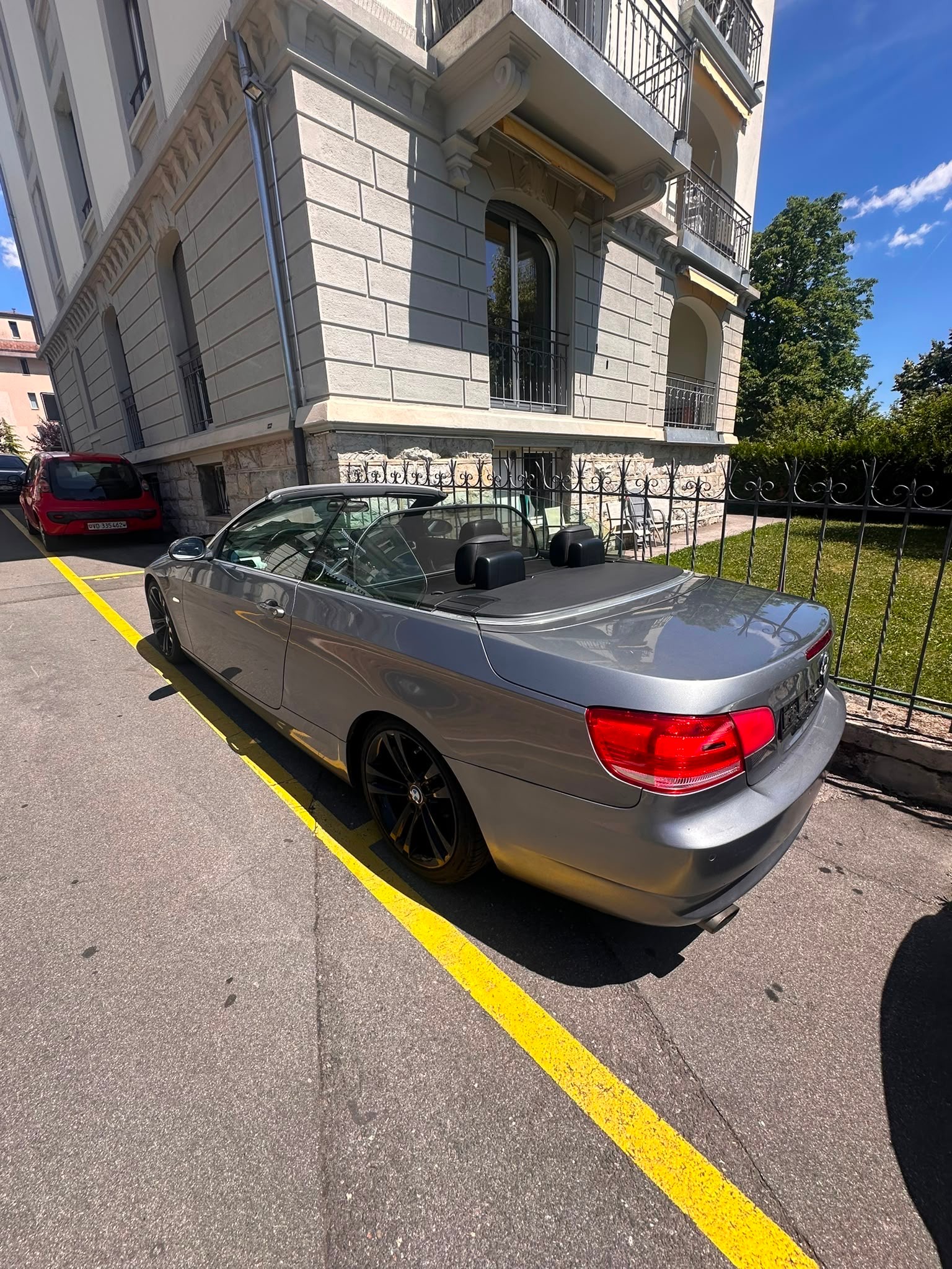BMW 320i Cabriolet-image-0