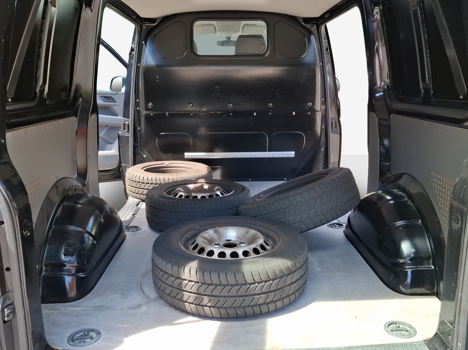 VW T6.1 2.0 TDI DSG-image-12