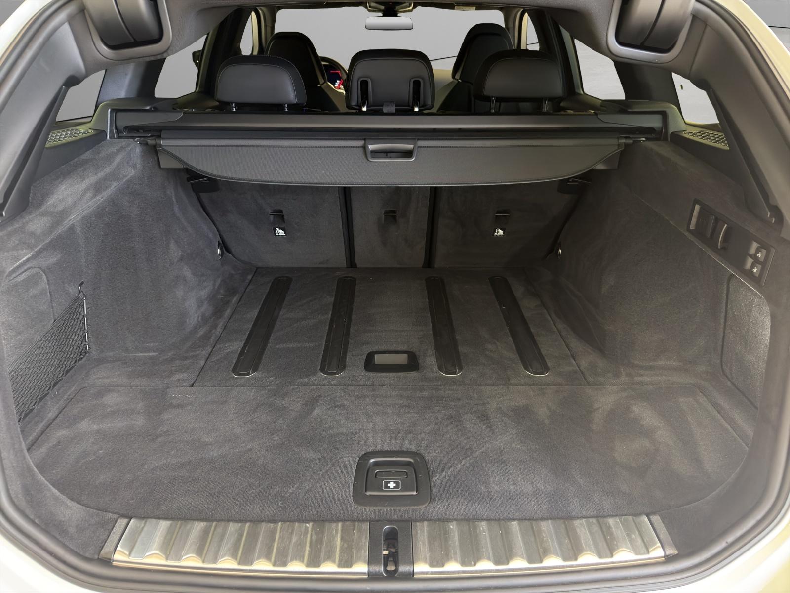 BMW M3 Competition xDrive Touring-image-15