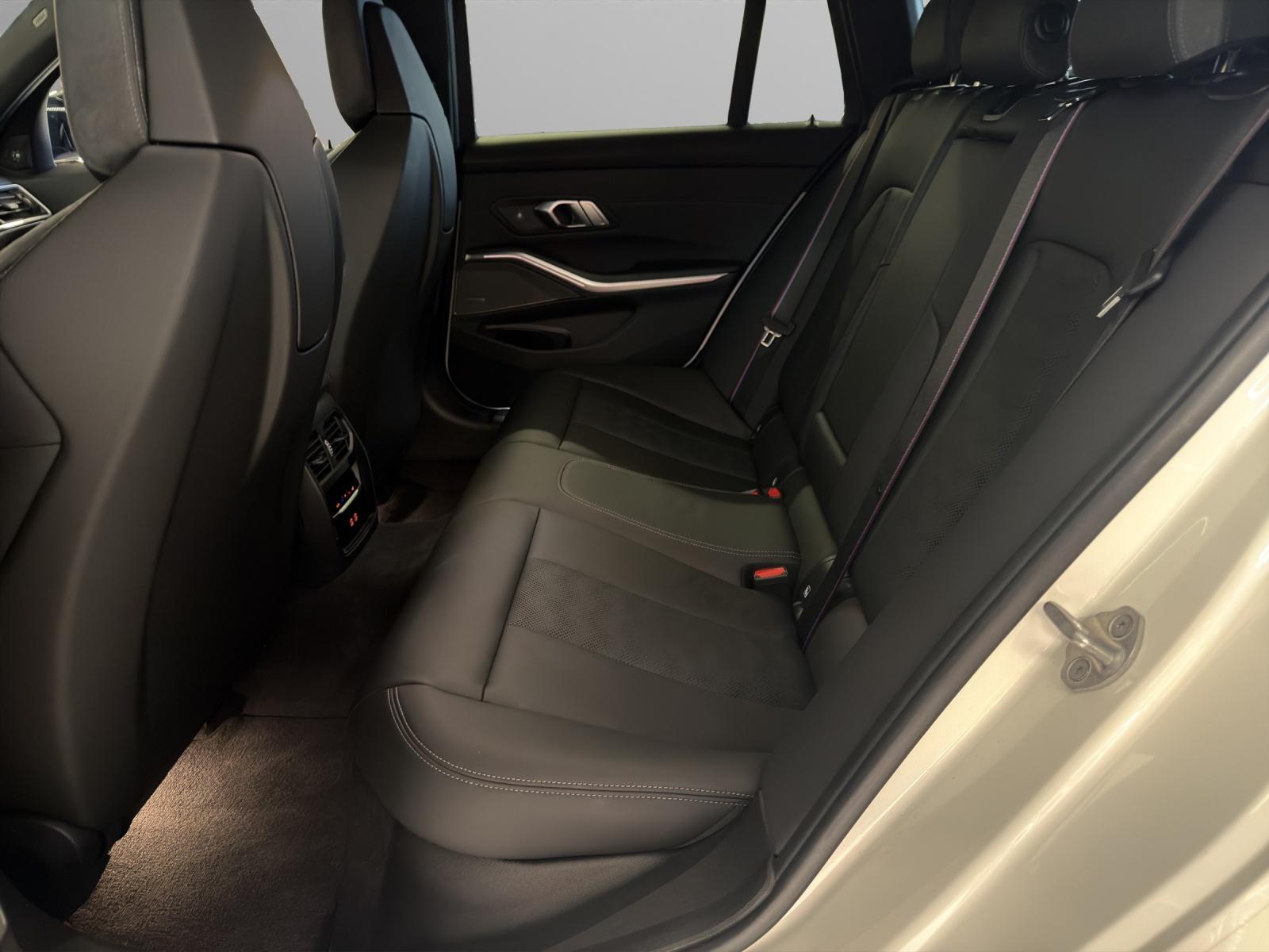 BMW M3 Competition xDrive Touring-image-14