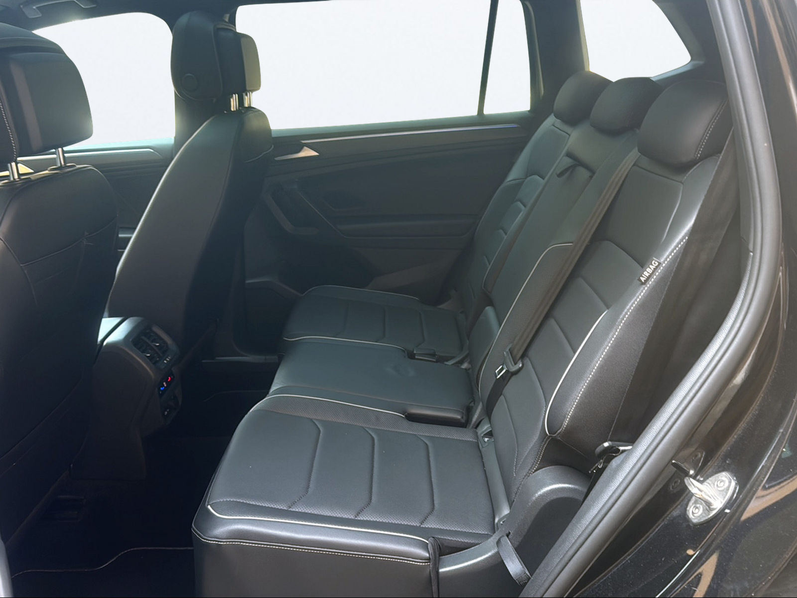 VW Tiguan Allspace 2.0 TDI SCR R-Line 4Motion DSG-image-13