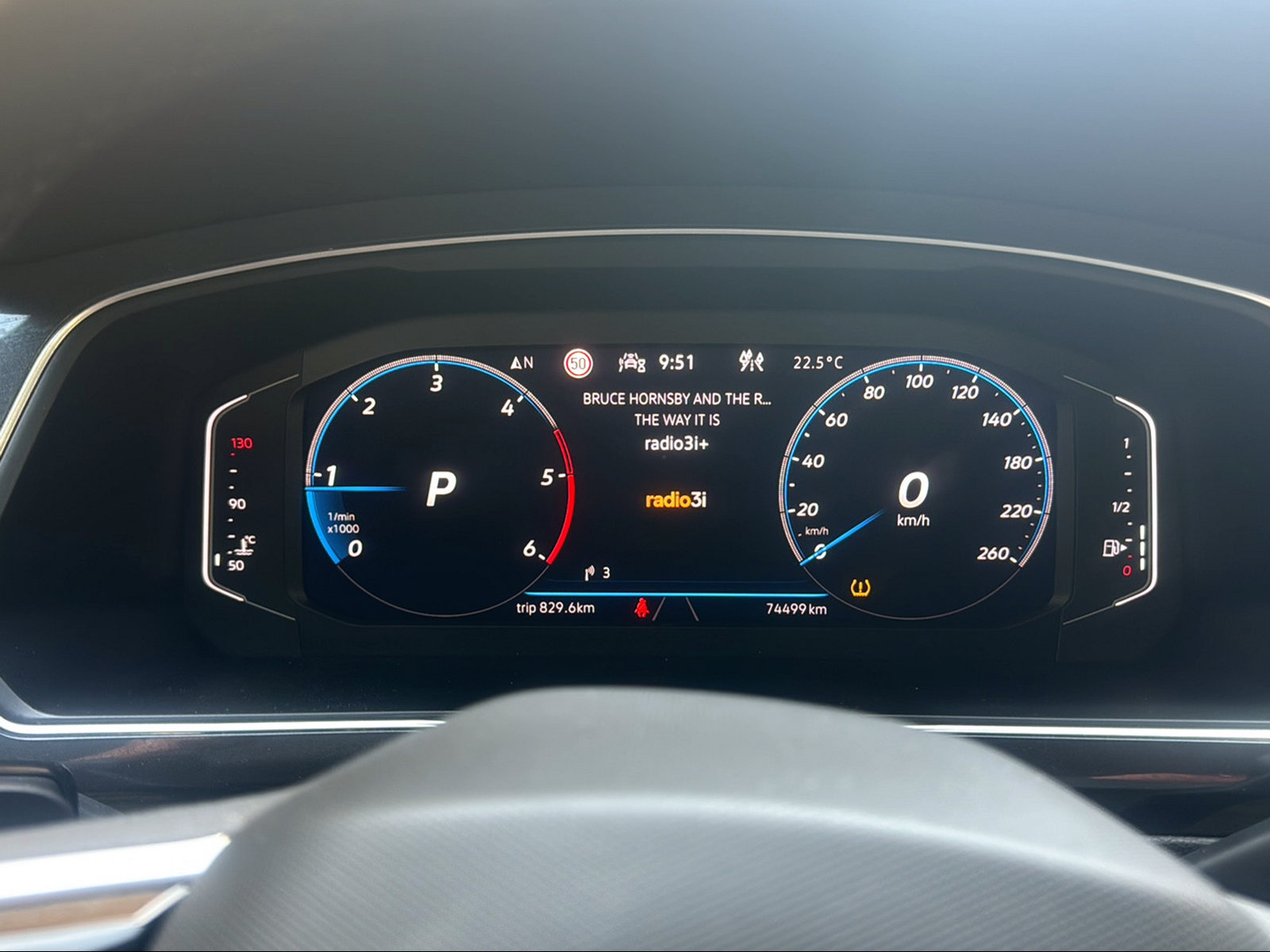 VW Tiguan Allspace 2.0 TDI SCR R-Line 4Motion DSG-image-11