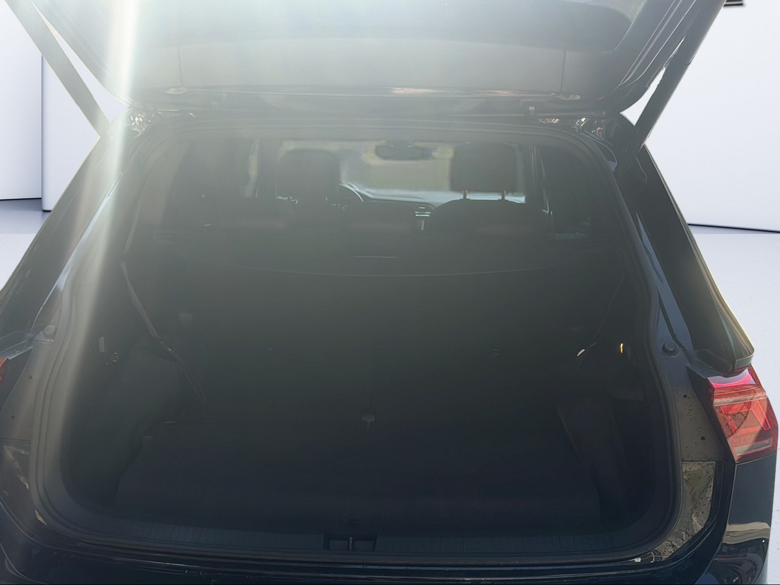 VW Tiguan Allspace 2.0 TDI SCR R-Line 4Motion DSG-image-8
