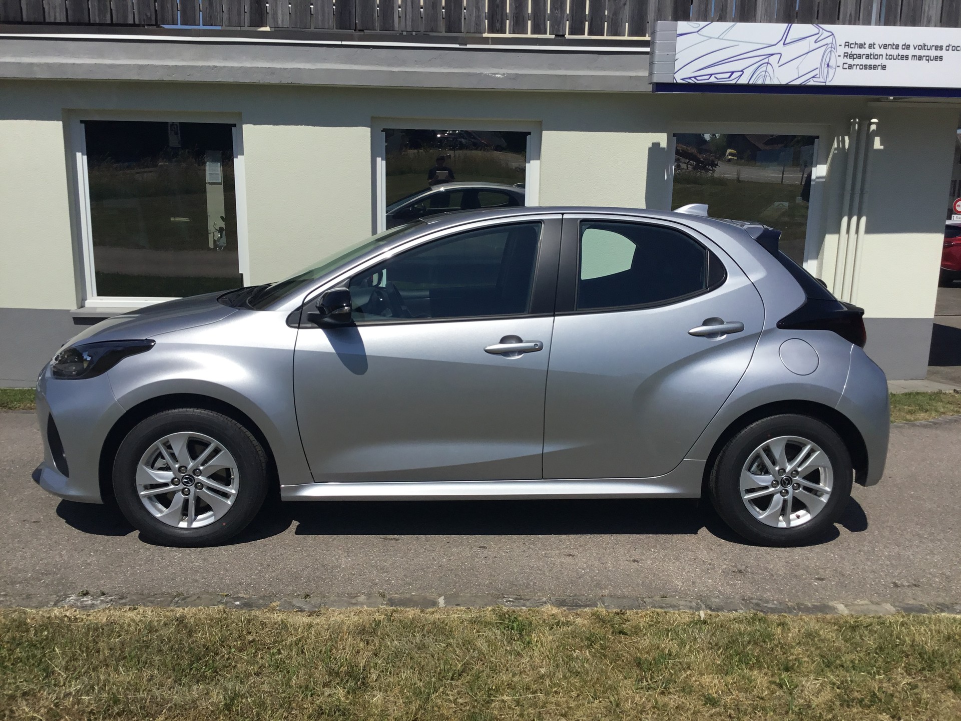 MAZDA 2 Hybrid Centre-line-image-3