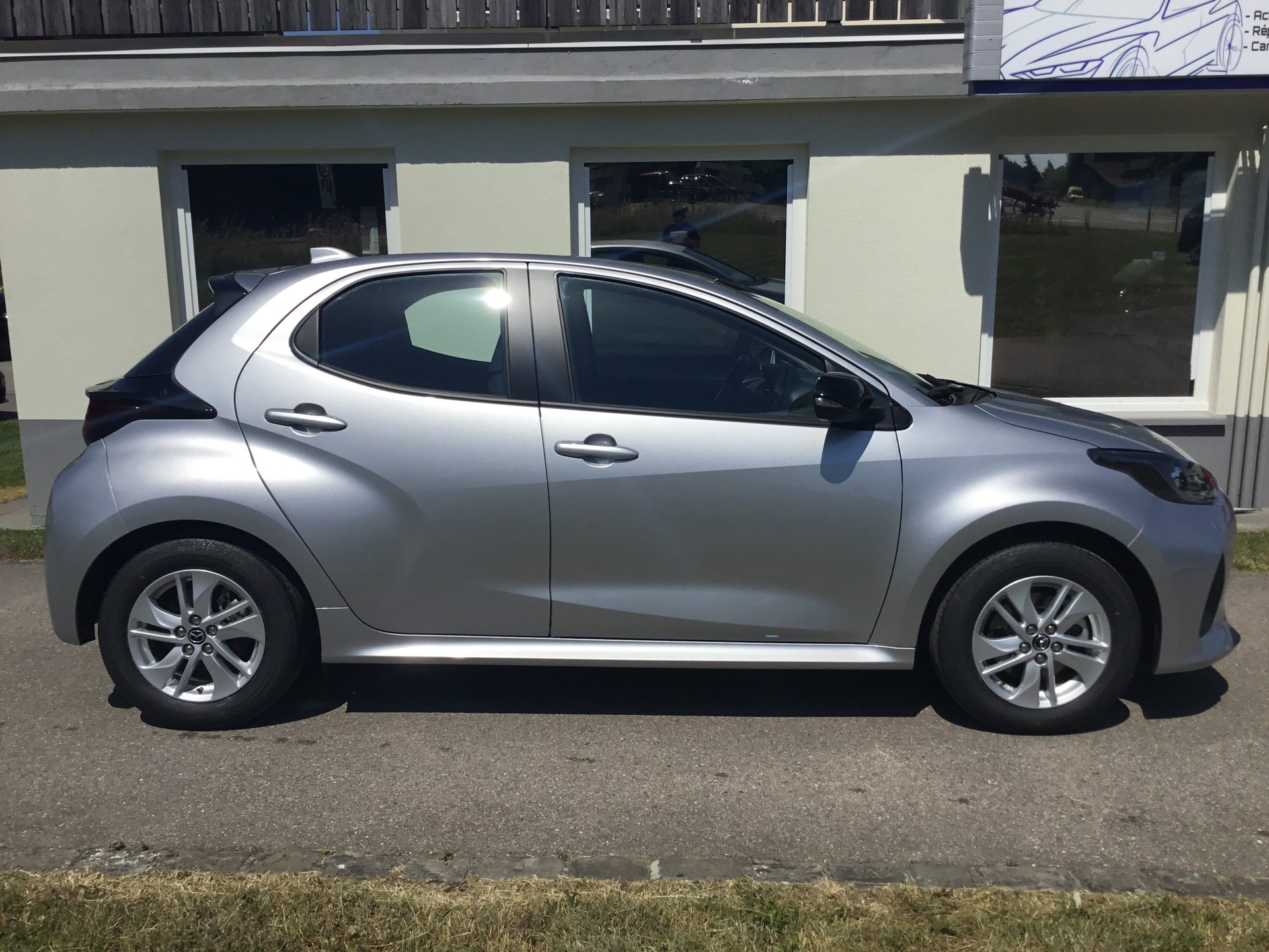 MAZDA 2 Hybrid Centre-line-image-4