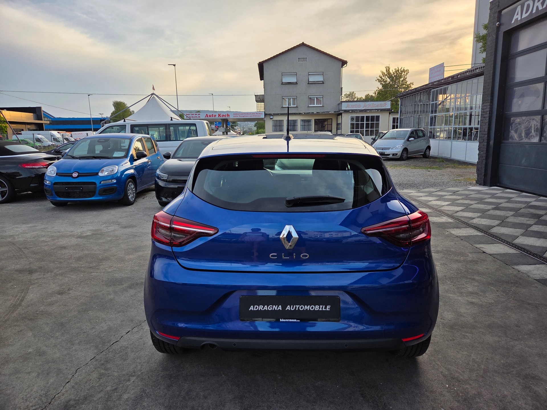 RENAULT Clio 1.0 Intens CVT-image-6