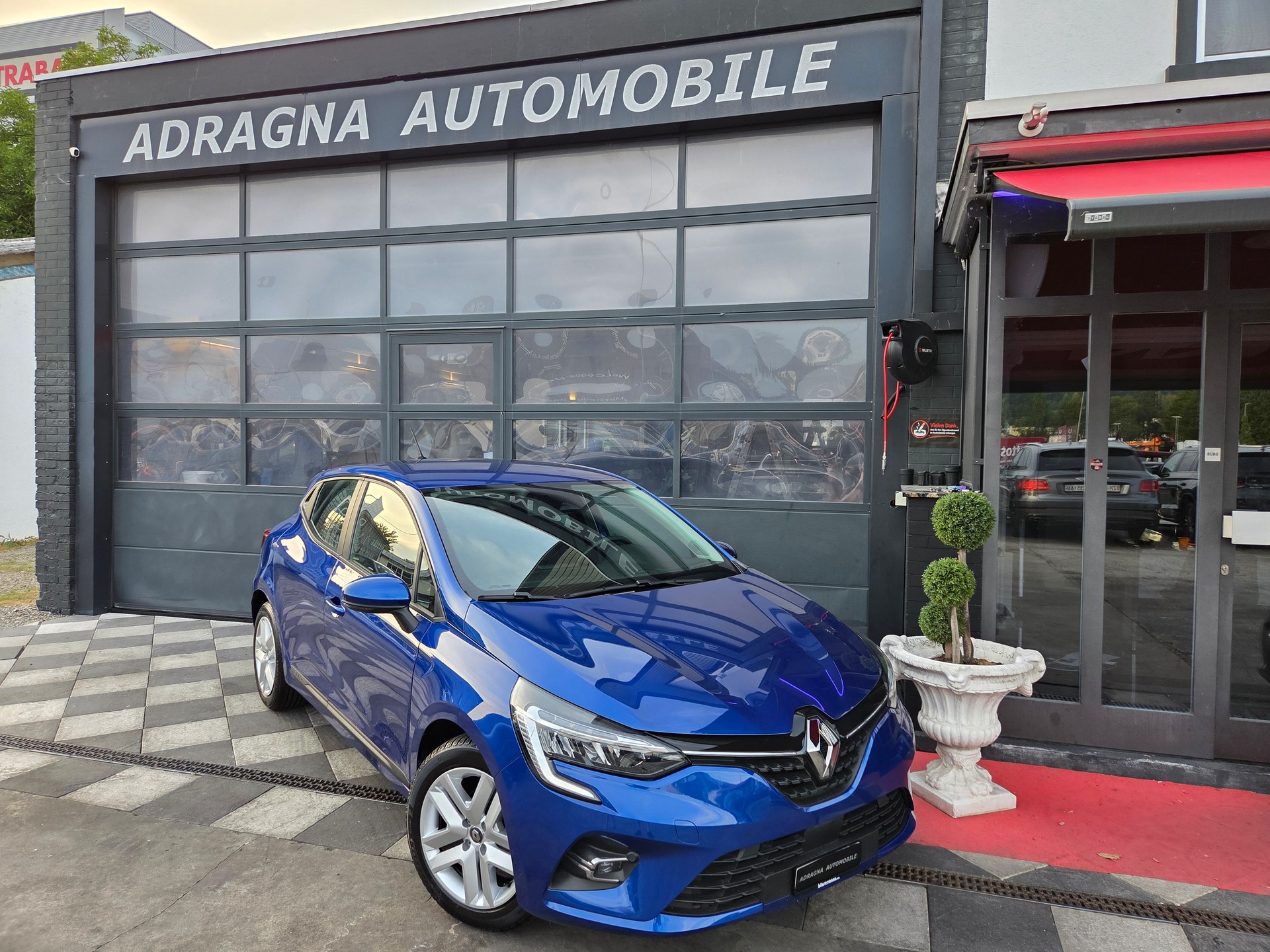 RENAULT Clio 1.0 Intens CVT-image-1
