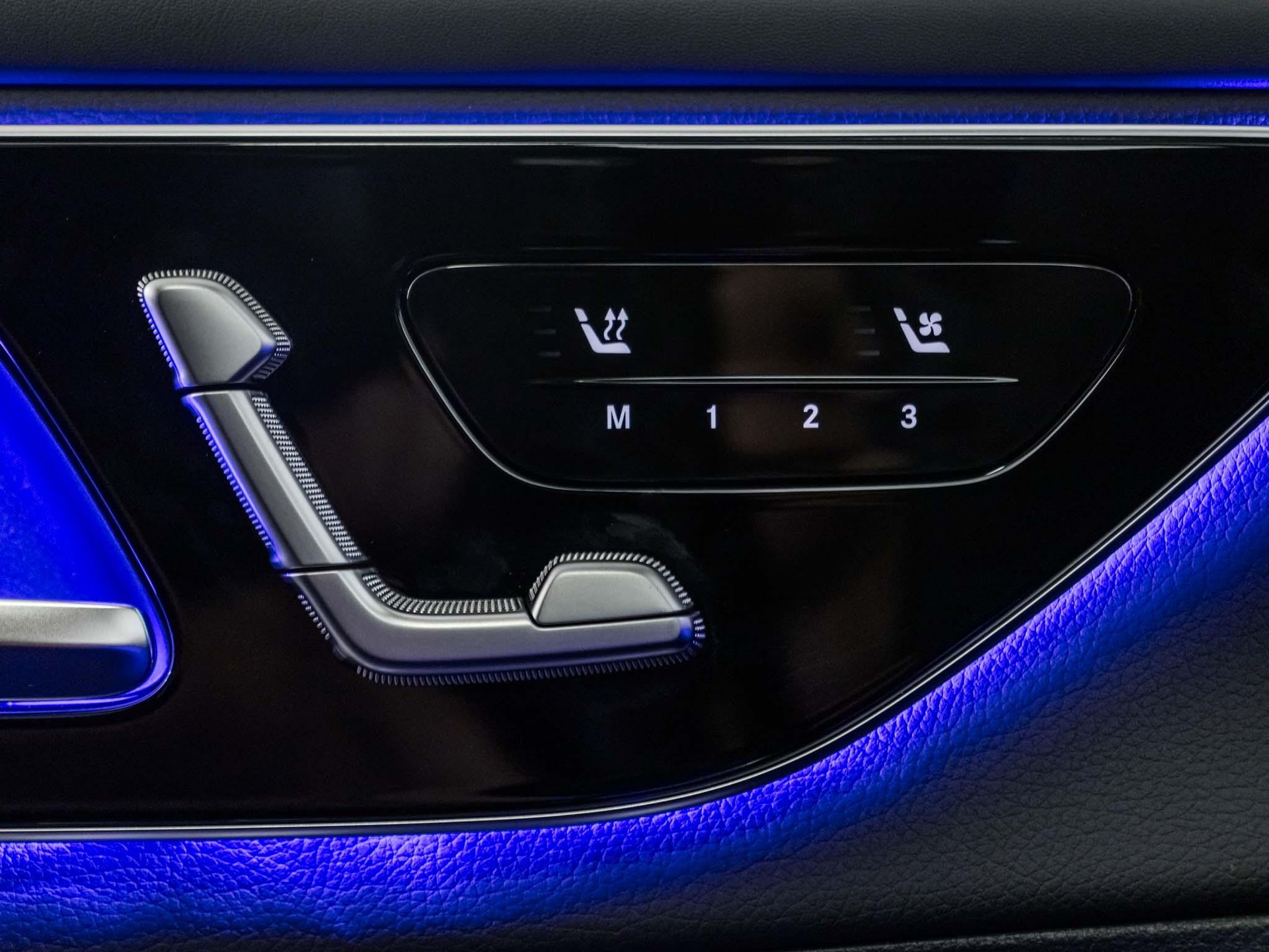 MERCEDES-BENZ GLC 300 4MATIC Coupé-image-12