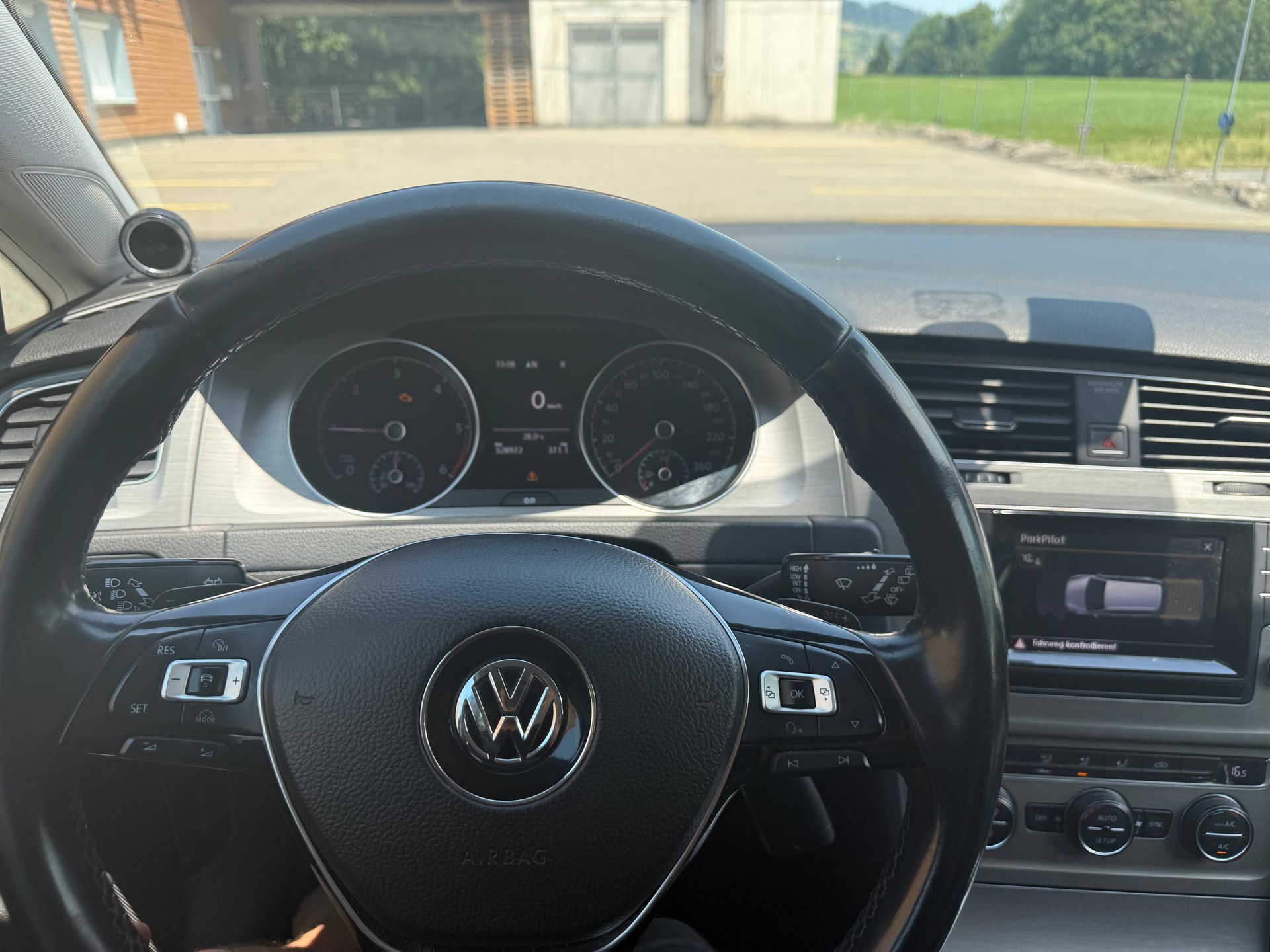 VW Golf Variant 1.6 TDI Comfortline DSG-image-5
