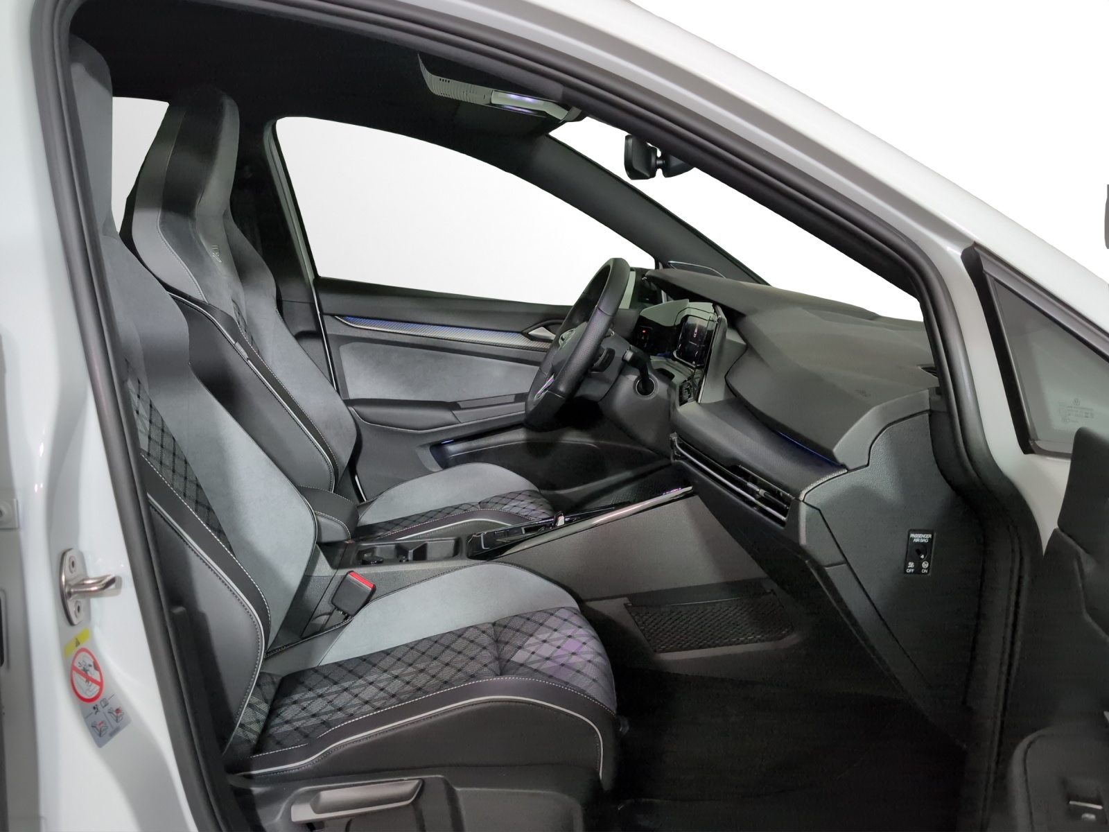 VW Golf 1.5 eTSI mHEV ACT R-Line 75 Edition DSG-image-6