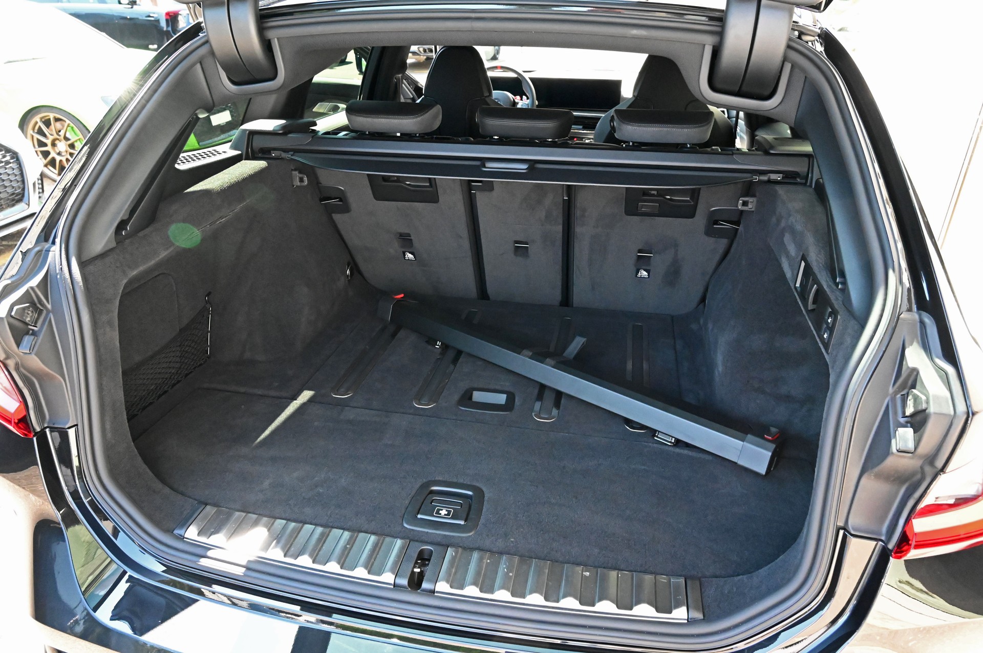 BMW M3 Touring xDrive Competition M-image-28
