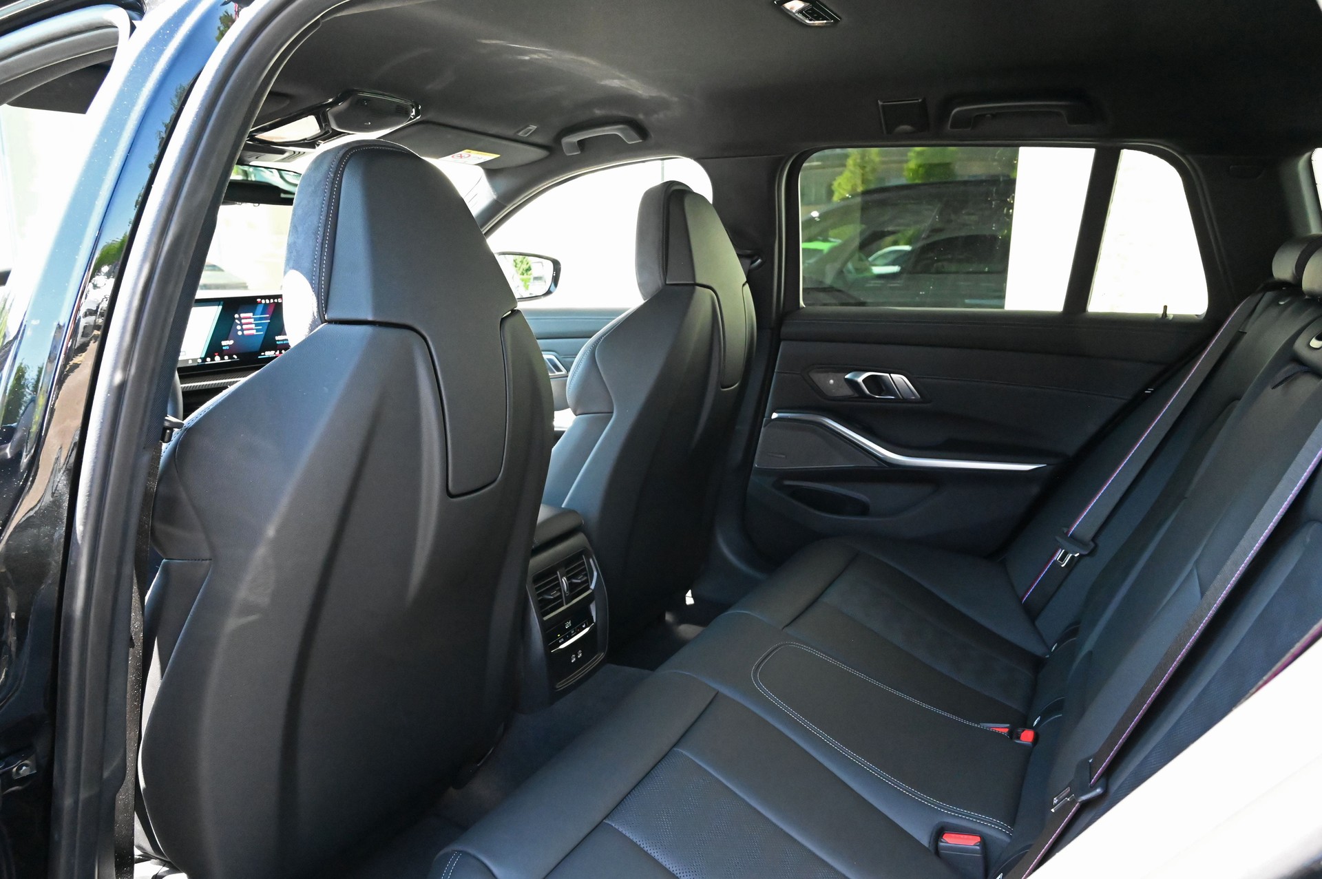 BMW M3 Touring xDrive Competition M-image-16