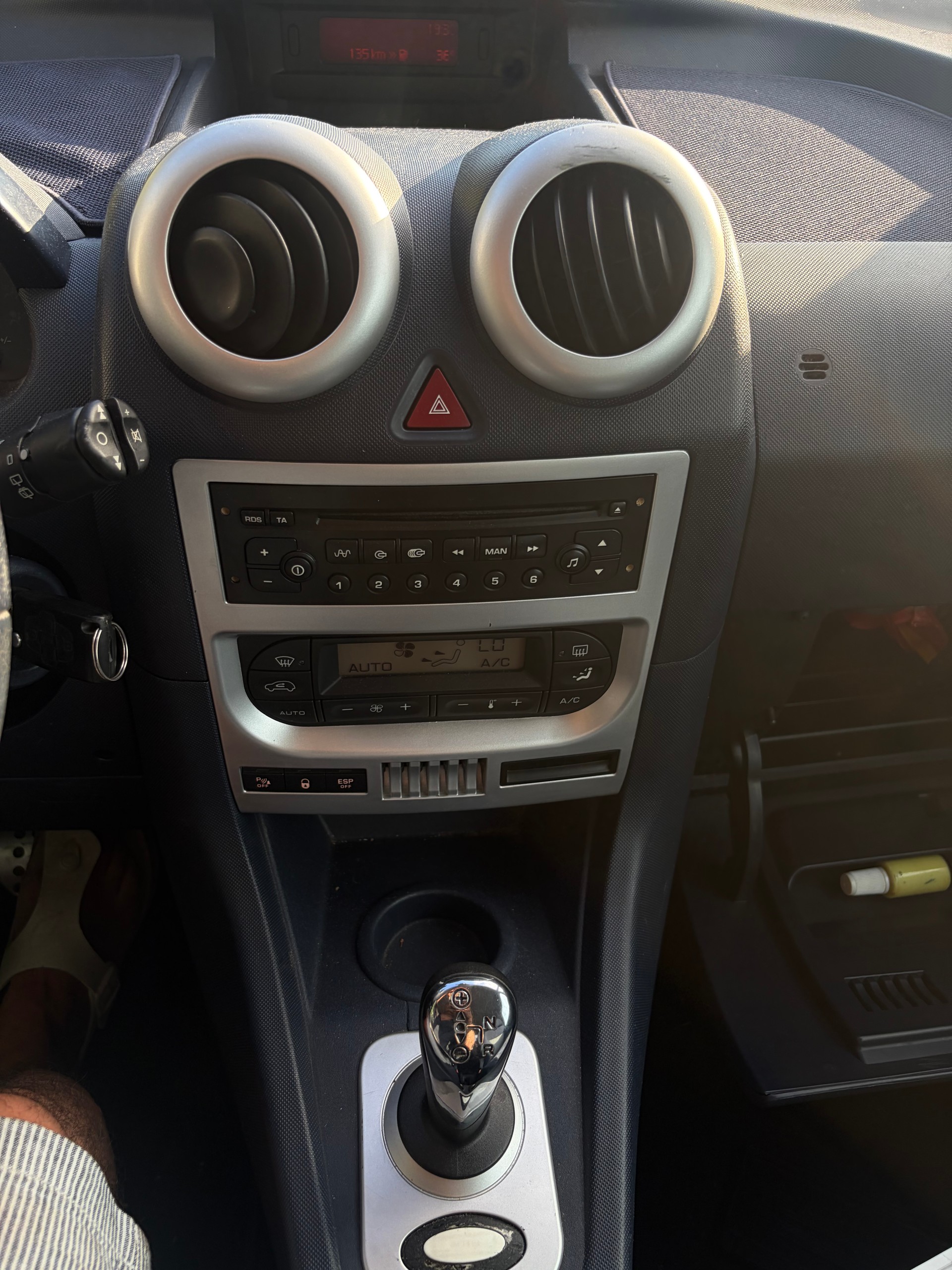 PEUGEOT 1007 1.4 Sporty Sesam 2-Tronic-image-5