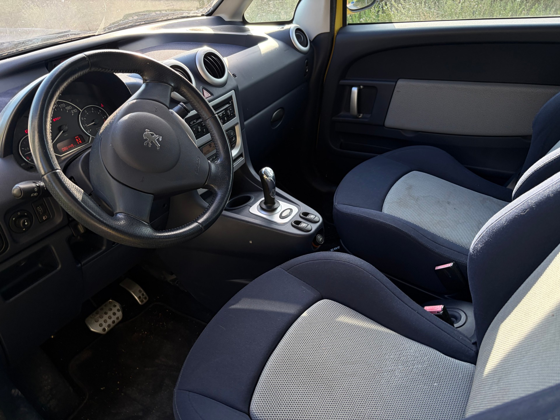 PEUGEOT 1007 1.4 Sporty Sesam 2-Tronic-image-1