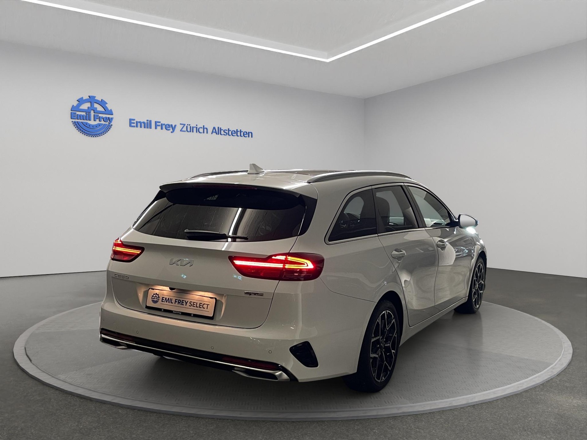 KIA Ceed SW 1.5 T-GDi MHEV GT-Line-showroom-element-2