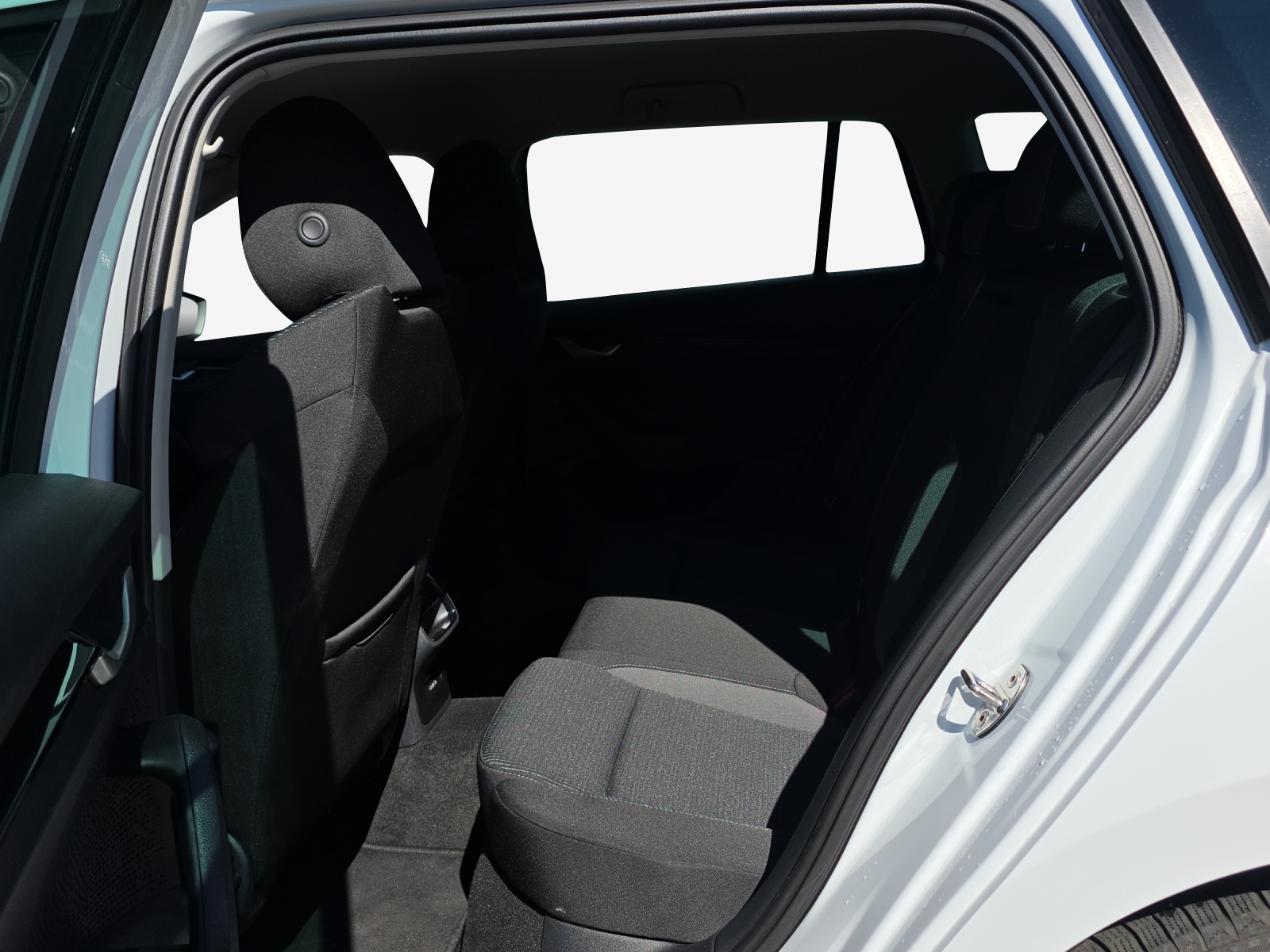 SKODA Octavia Combi 2.0 TDI DSG Selection-image-11